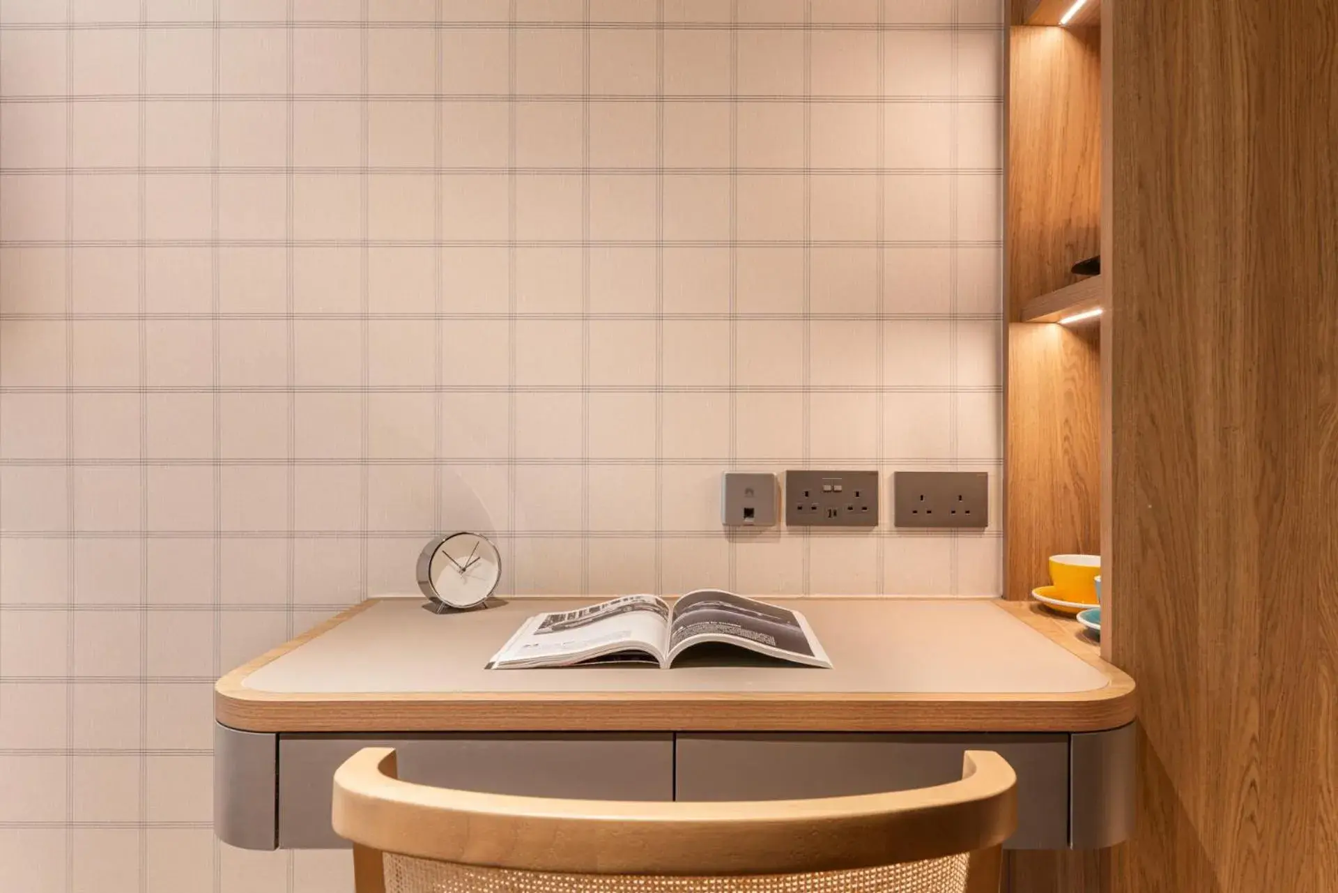 Deluxe Twin /Hollywood Twin Room - Mid Floor in Dash Living on Hollywood Deluxe Twin /Hollywood Twin Room - Mid Floor in Dash Living on Hollywood