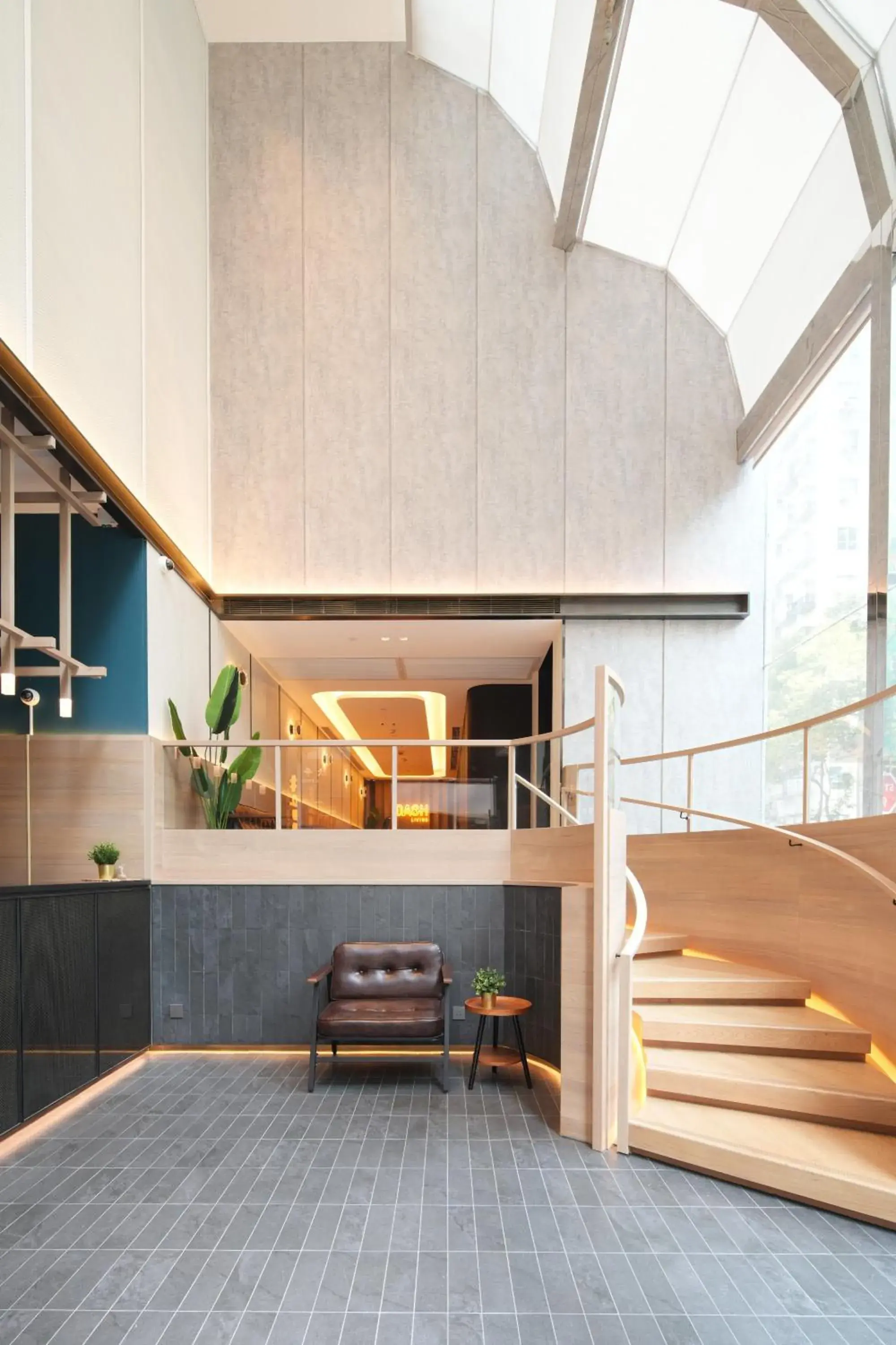 Property building in Dash Living on Hollywood Property building in Dash Living on Hollywood