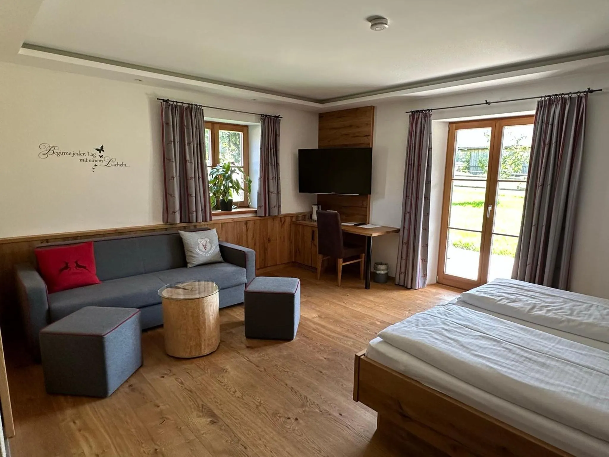 Photo of the whole room, Bed in s´Quartier am Schliersee