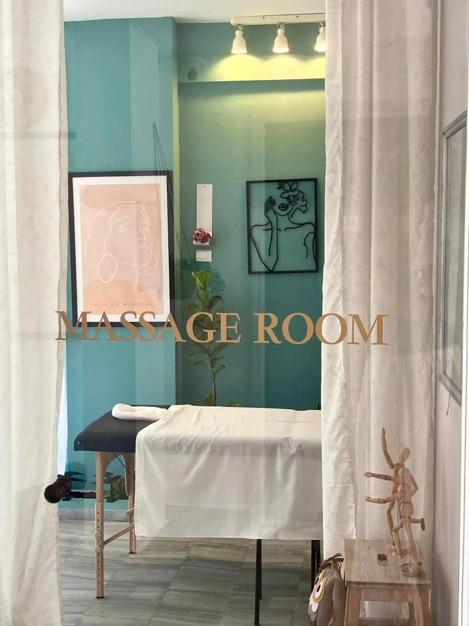 Massage in Tree of Life Art Hotel