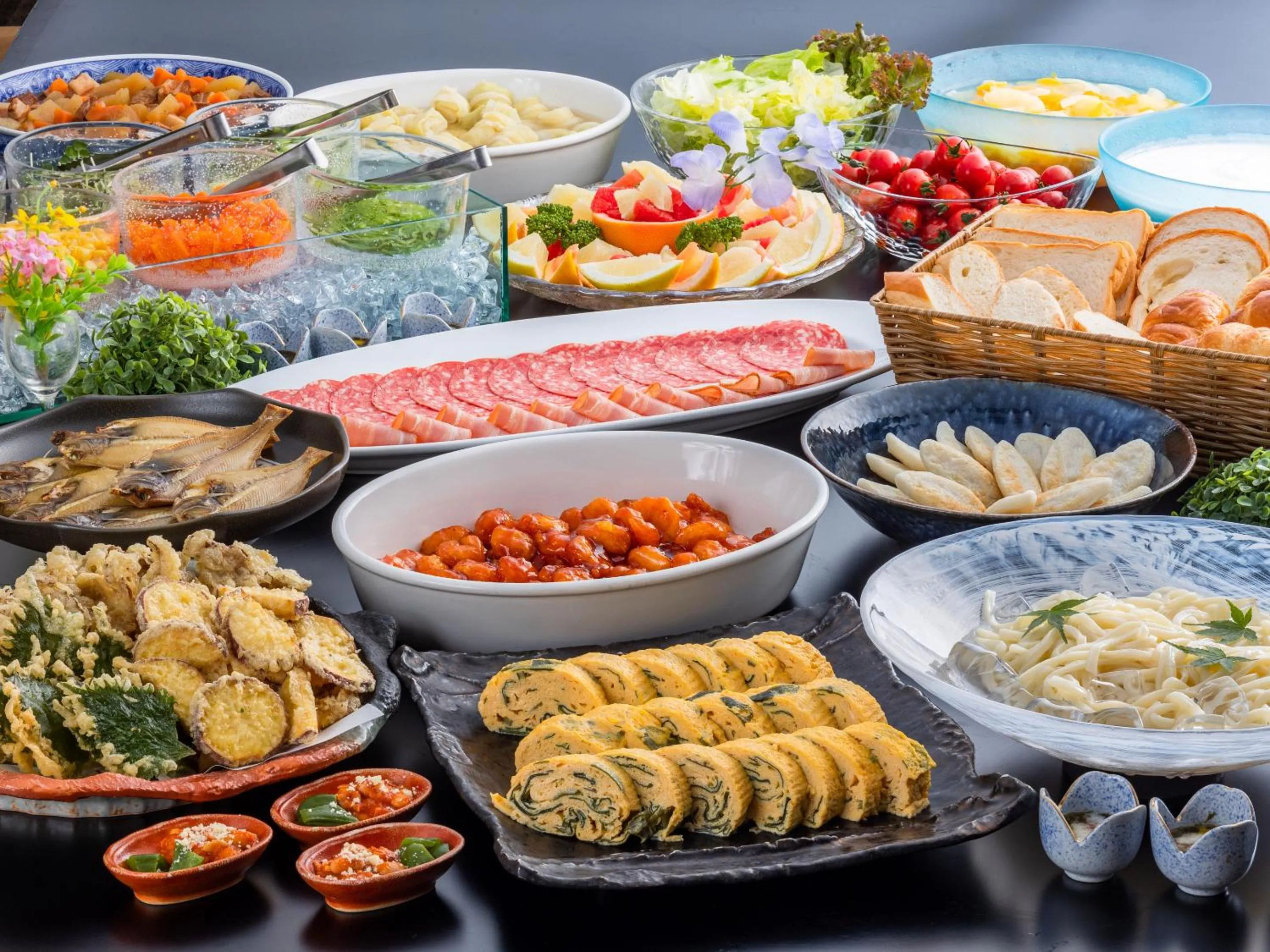 Buffet breakfast in Asagiriso