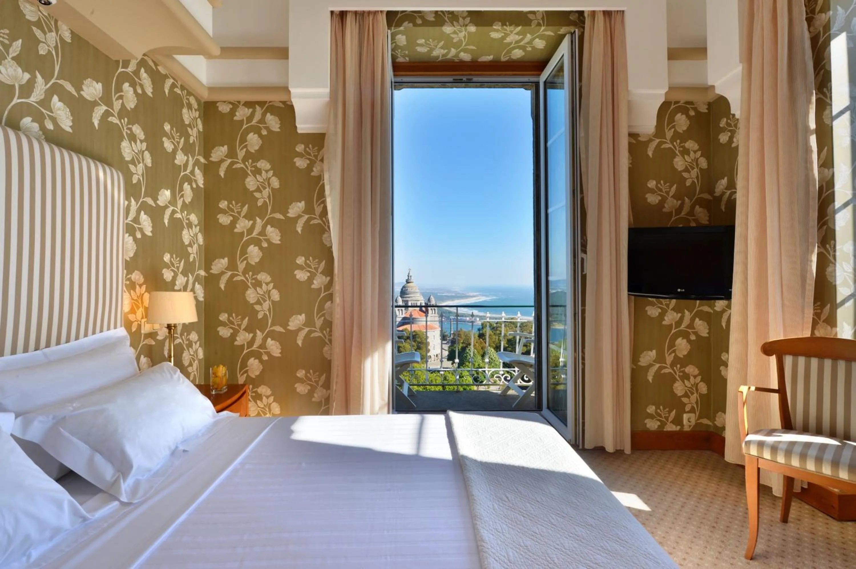 View (from property/room), Bed in Pousada de Viana do Castelo