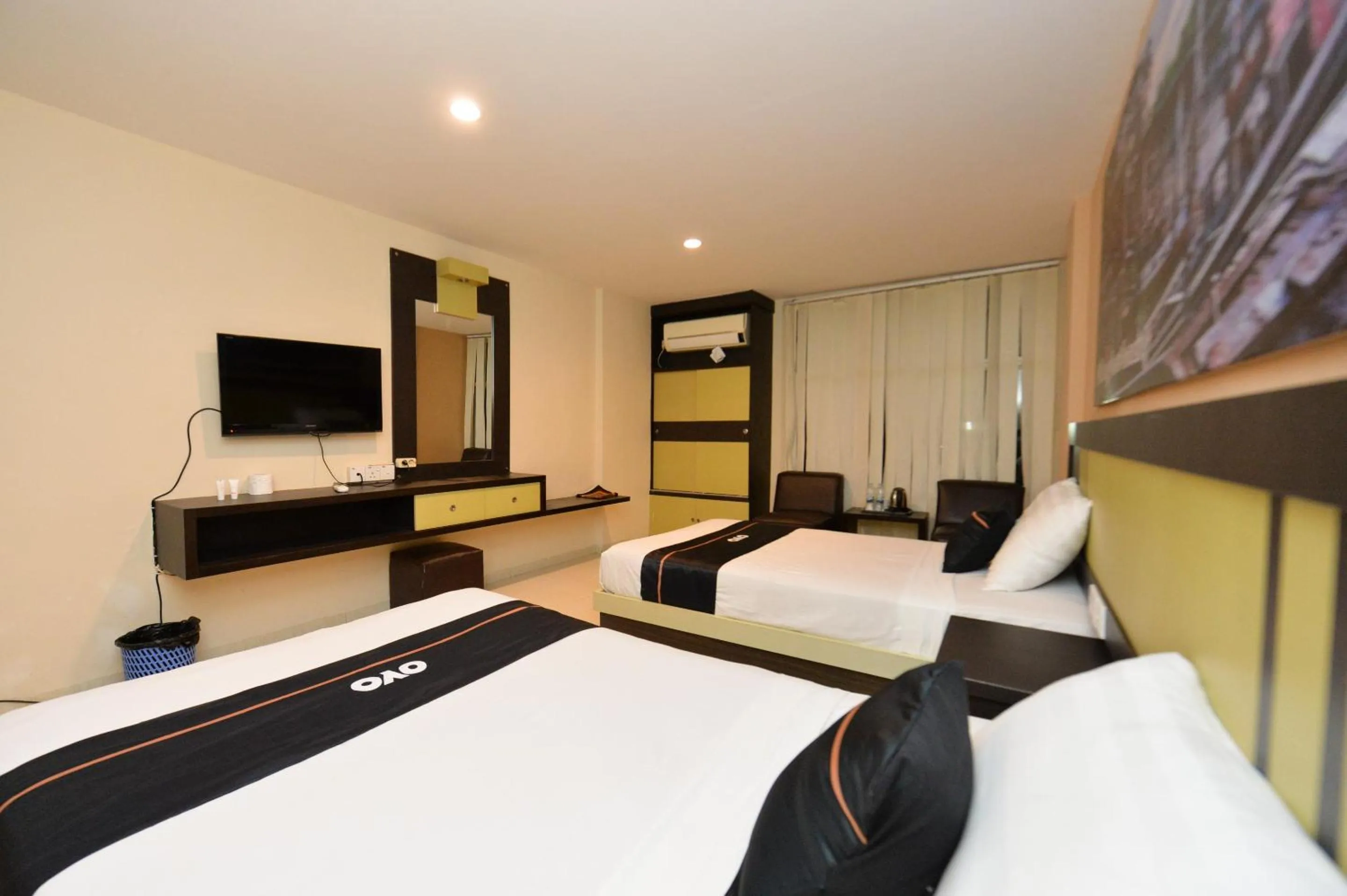 Bedroom in OYO 2487 Sampurna Jaya Hotel