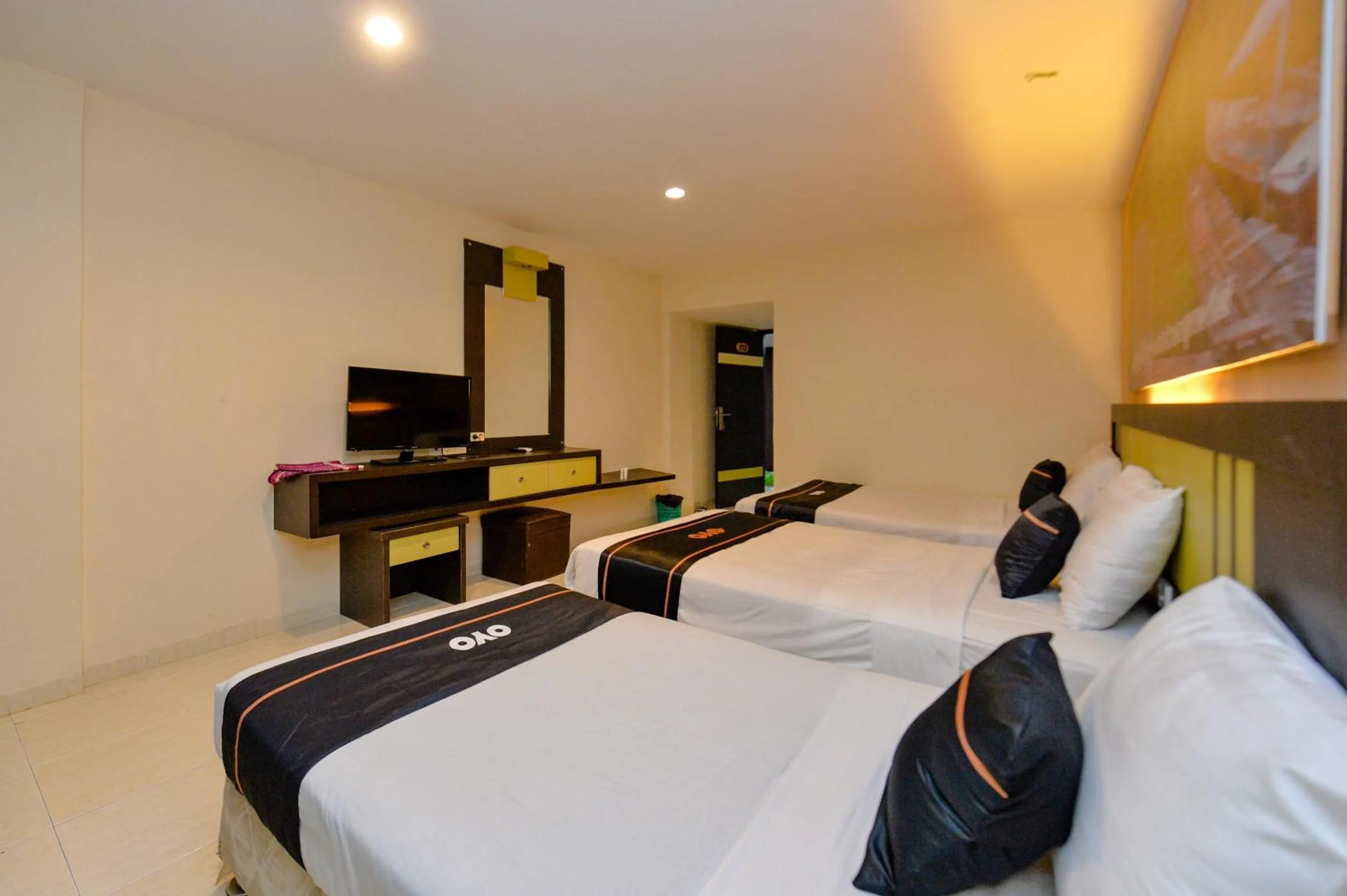 Bedroom in OYO 2487 Sampurna Jaya Hotel