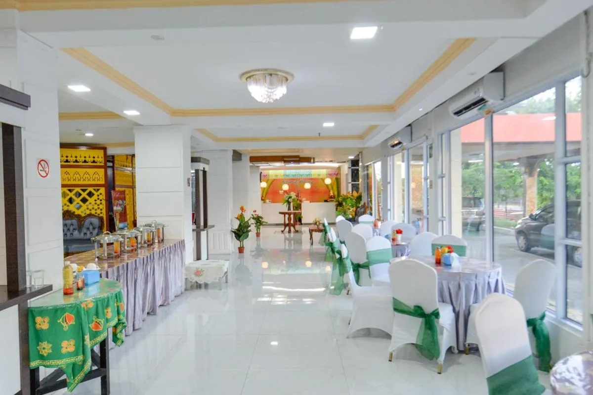 Lobby or reception in OYO 2487 Sampurna Jaya Hotel