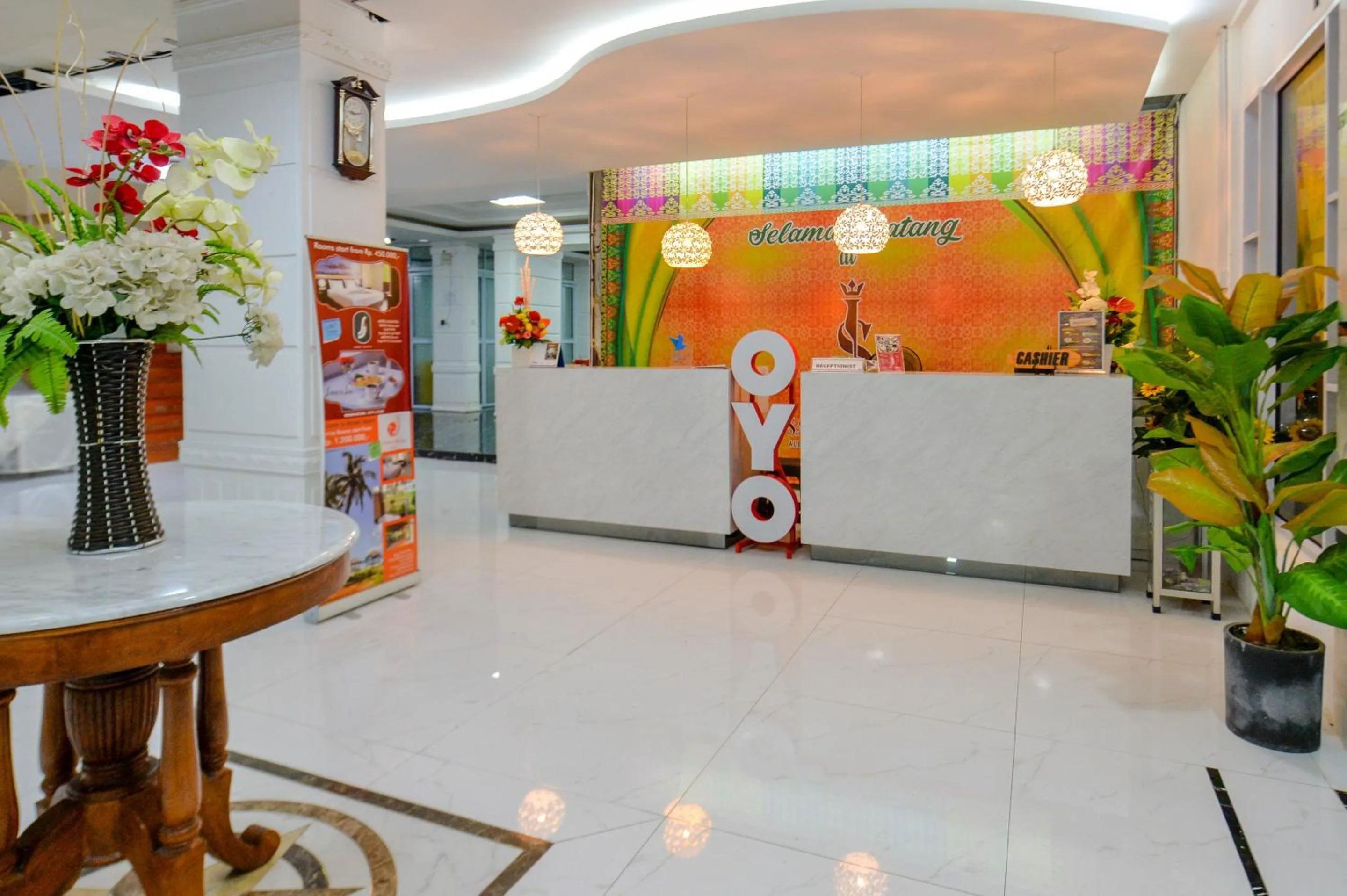 Lobby or reception in OYO 2487 Sampurna Jaya Hotel