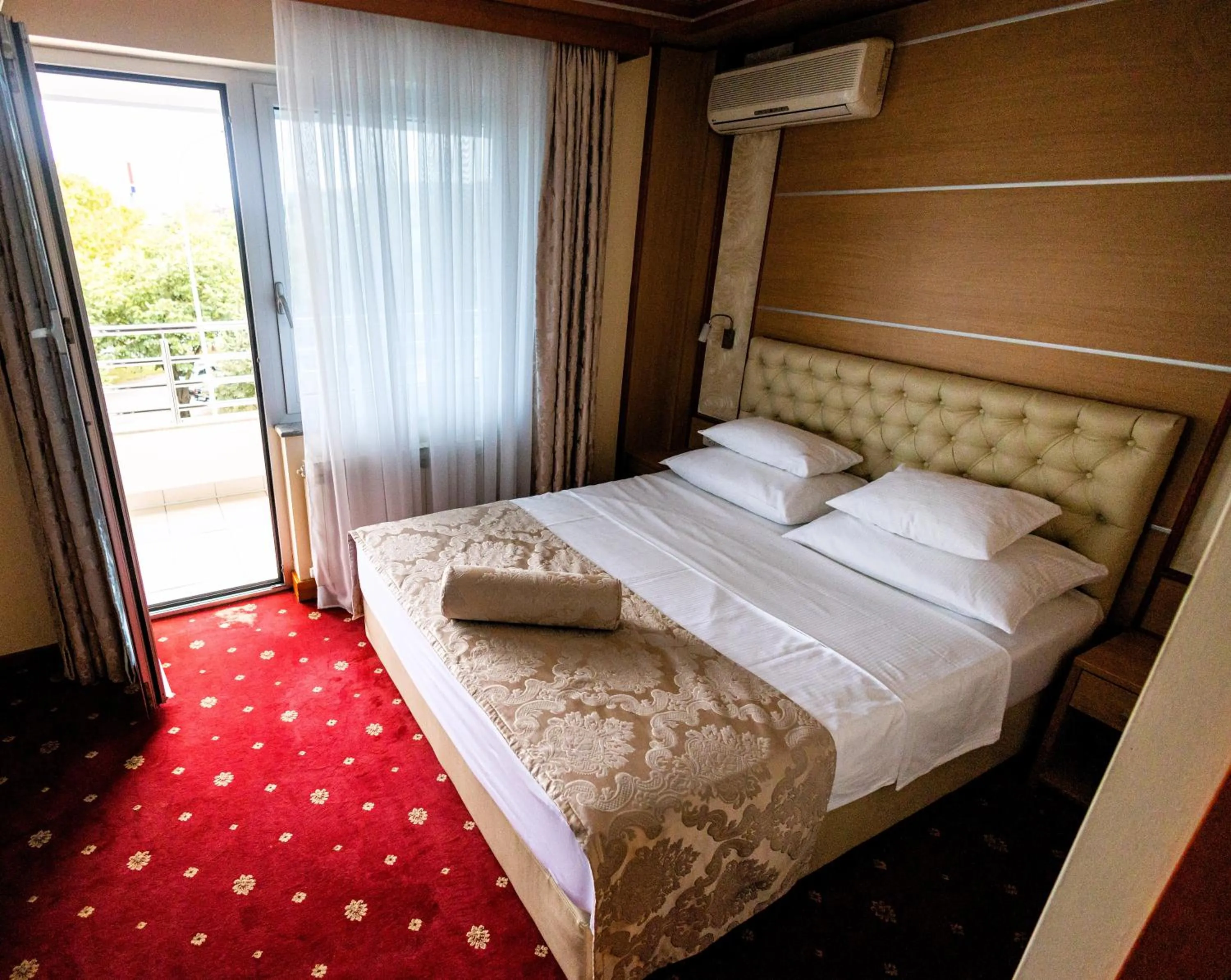 Property building, Bed in Hotel Cezar Banja Luka