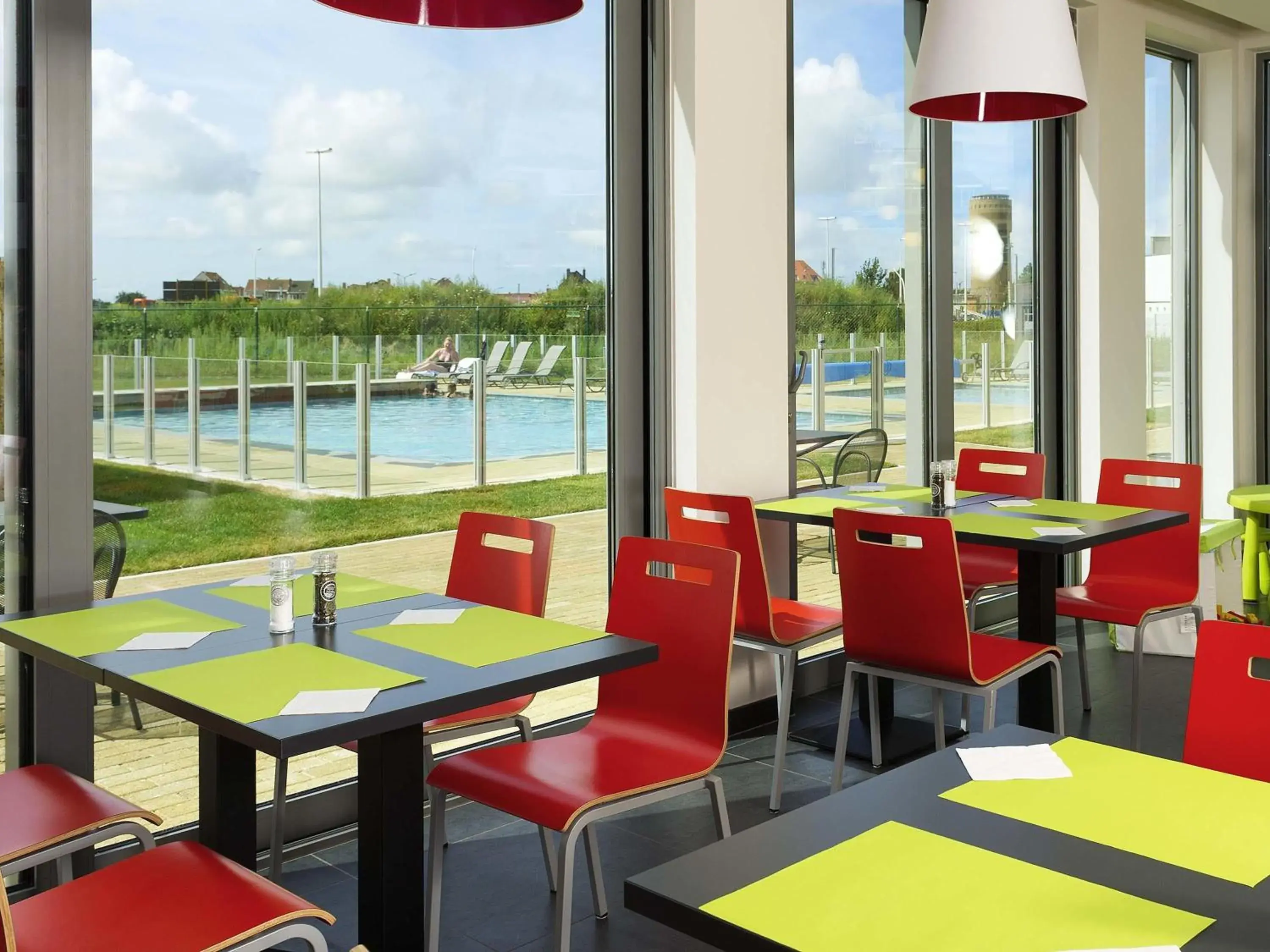 Lounge or bar in ibis Styles Zeebrugge Lounge or bar in ibis Styles Zeebrugge