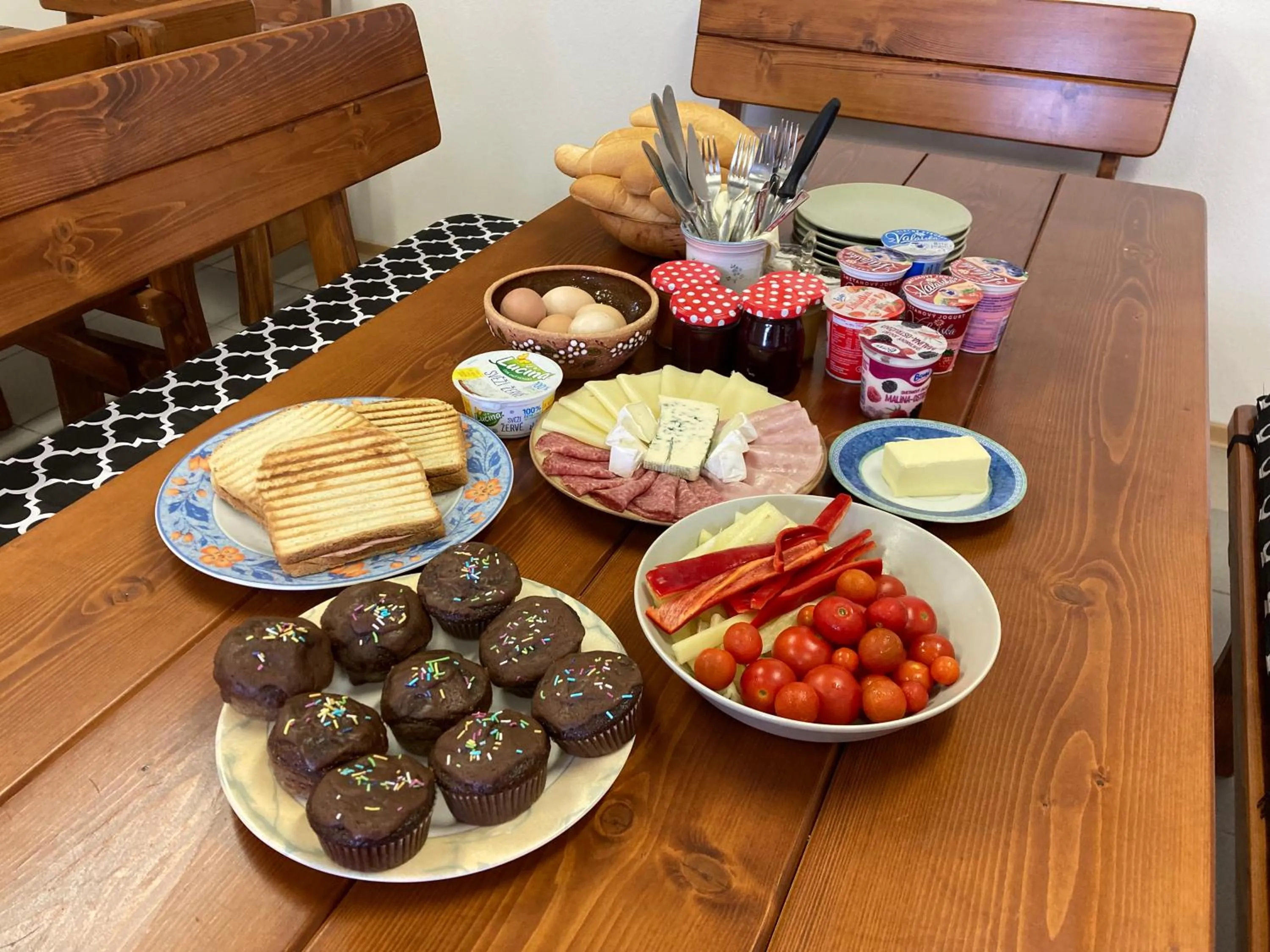 Breakfast in Apartmány s klimatizací - Penzion U Kudláčků Pouzdřany