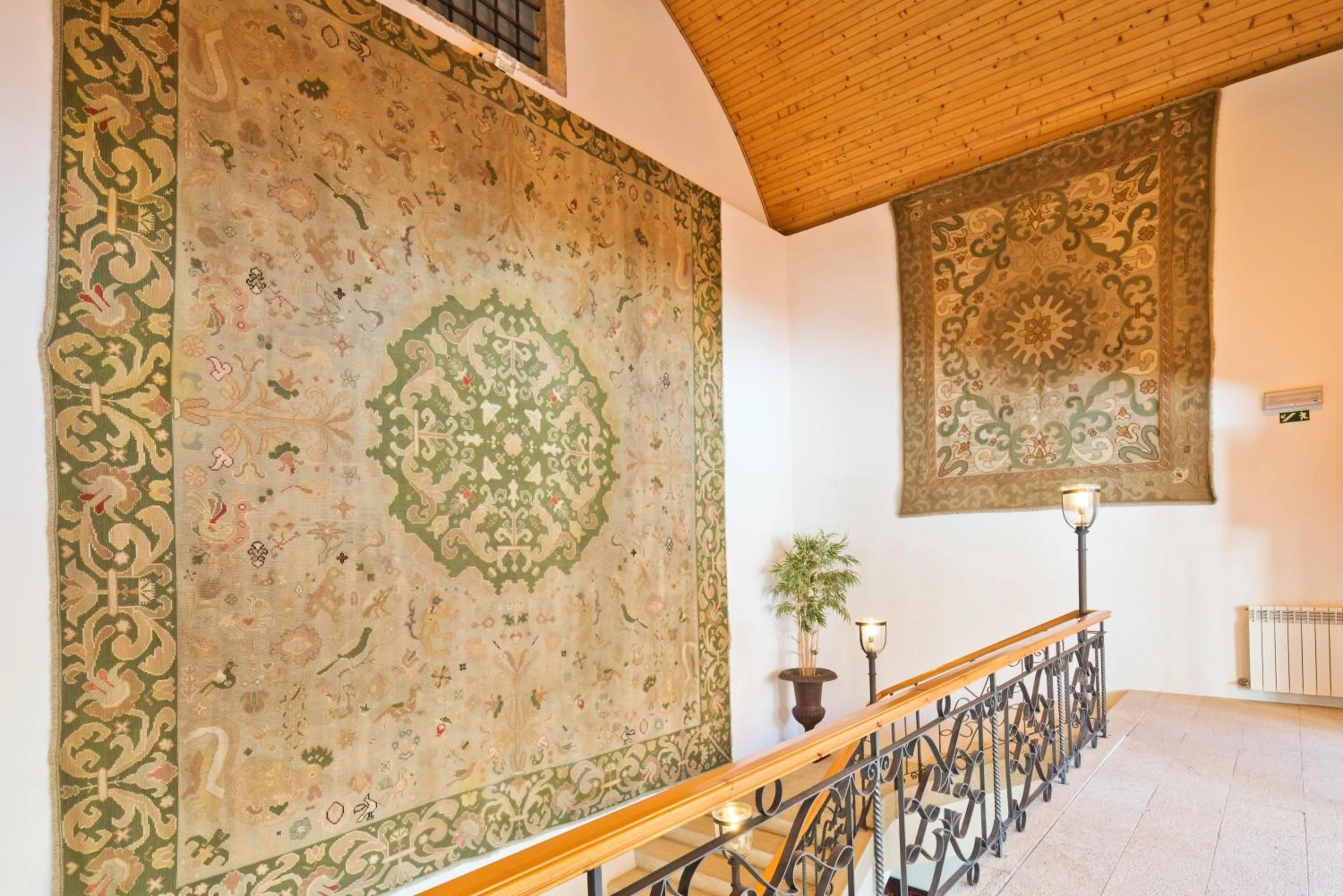 Communal lounge/ TV room in Lam Hotel Convento do Desagravo