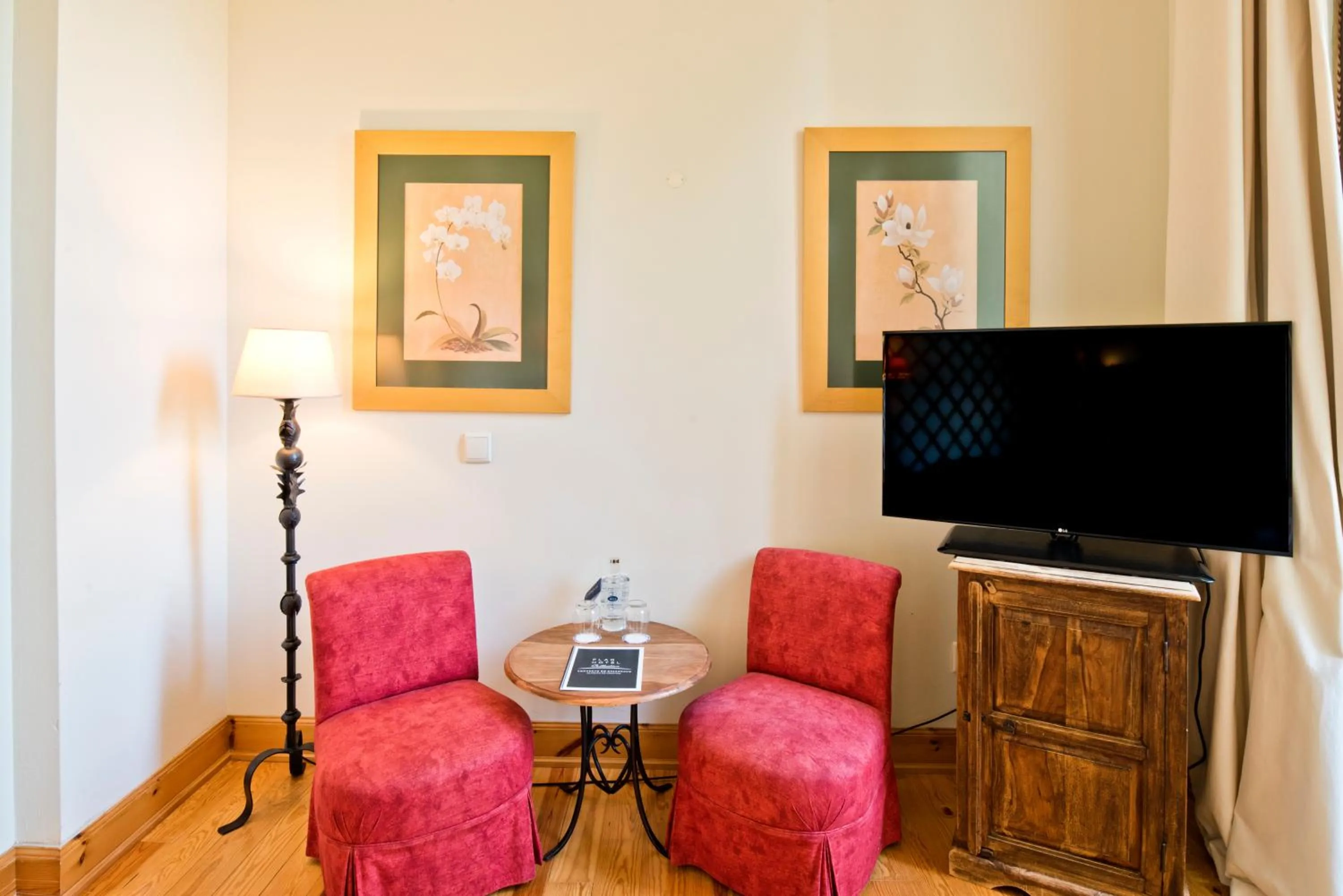 TV and multimedia in Lam Hotel Convento do Desagravo