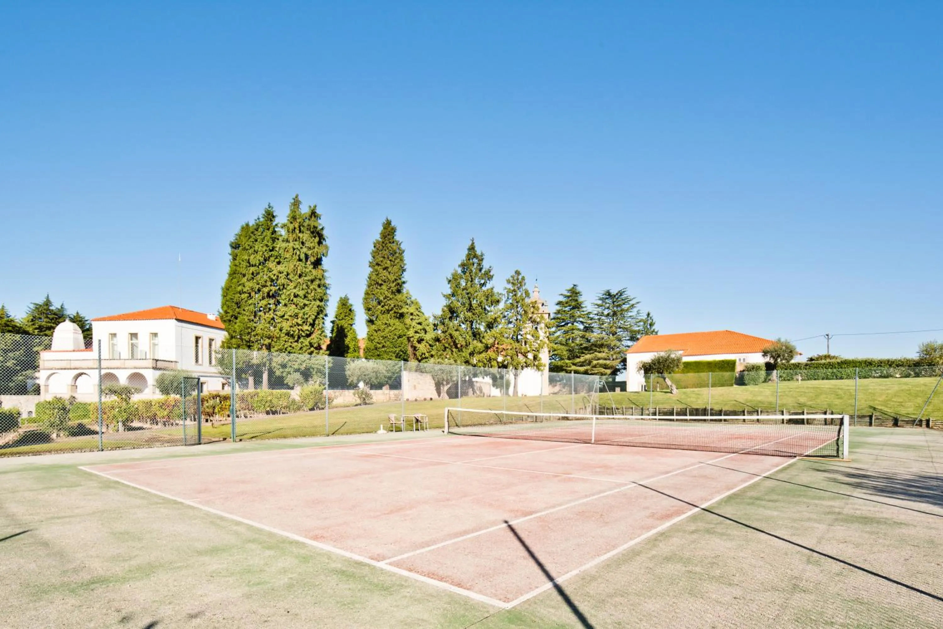 Tennis court in Lam Hotel Convento do Desagravo