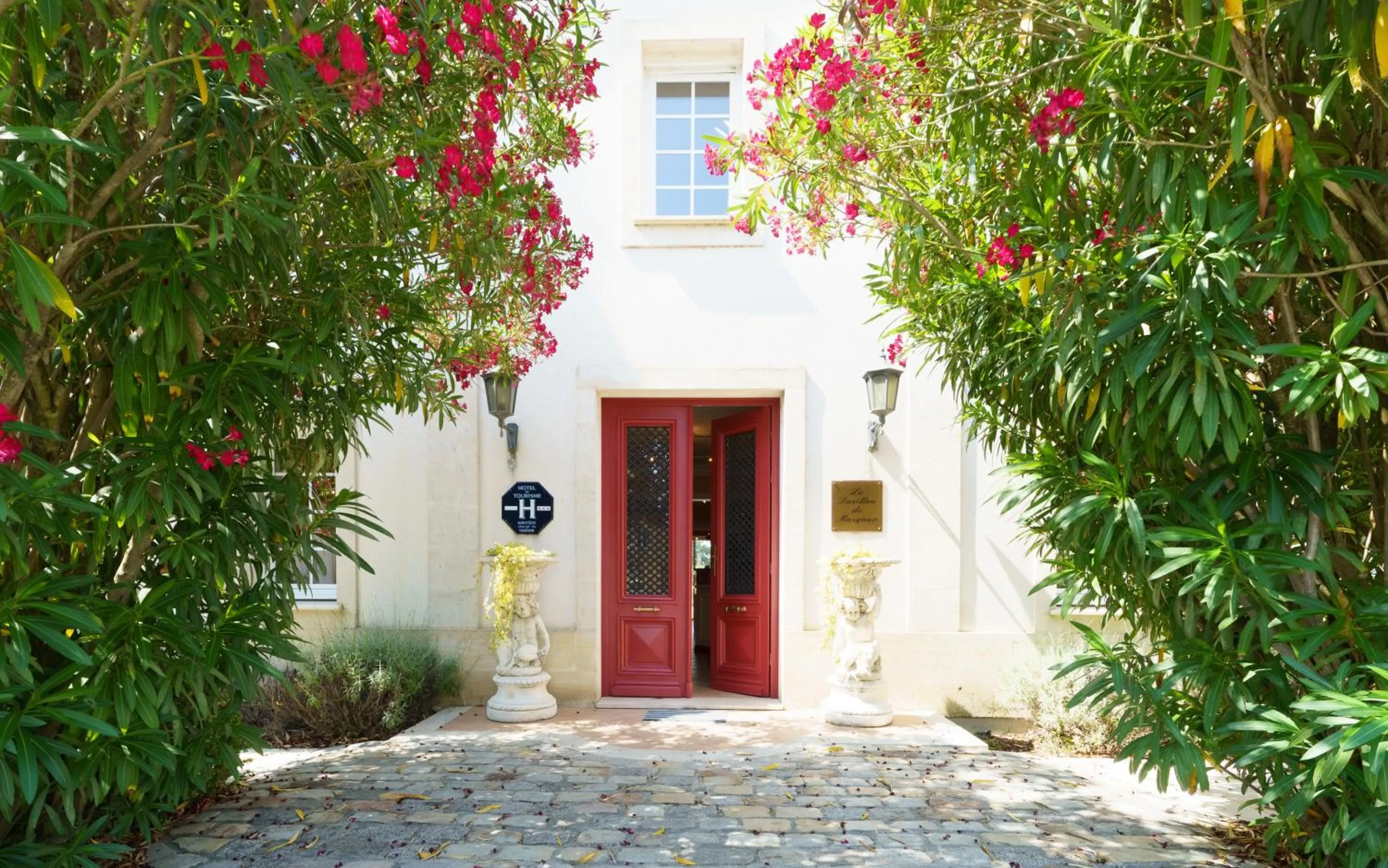 Facade/entrance in Hôtel de Margaux