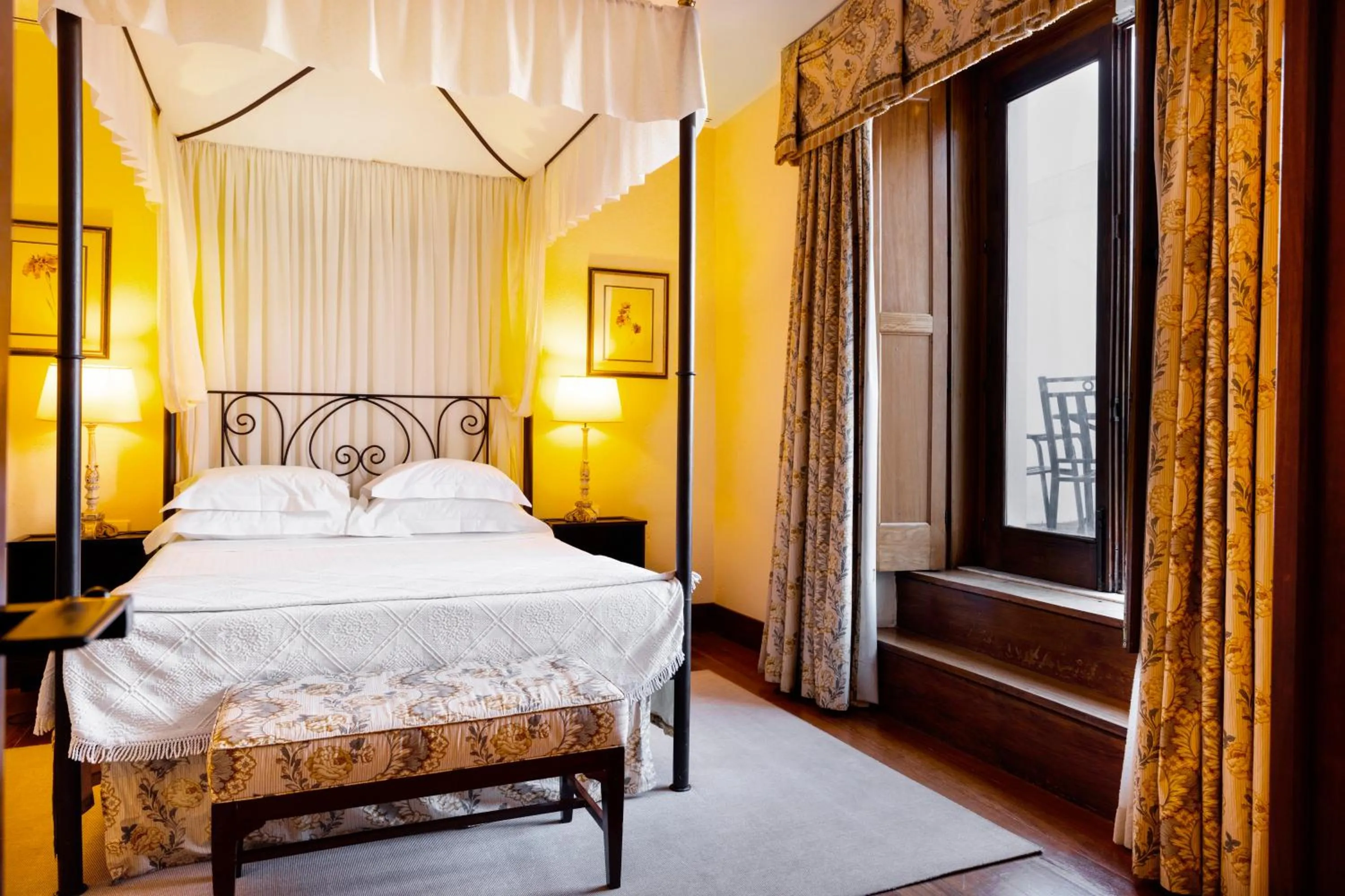 Photo of the whole room, Bed in Pousada Convento de Vila Viçosa