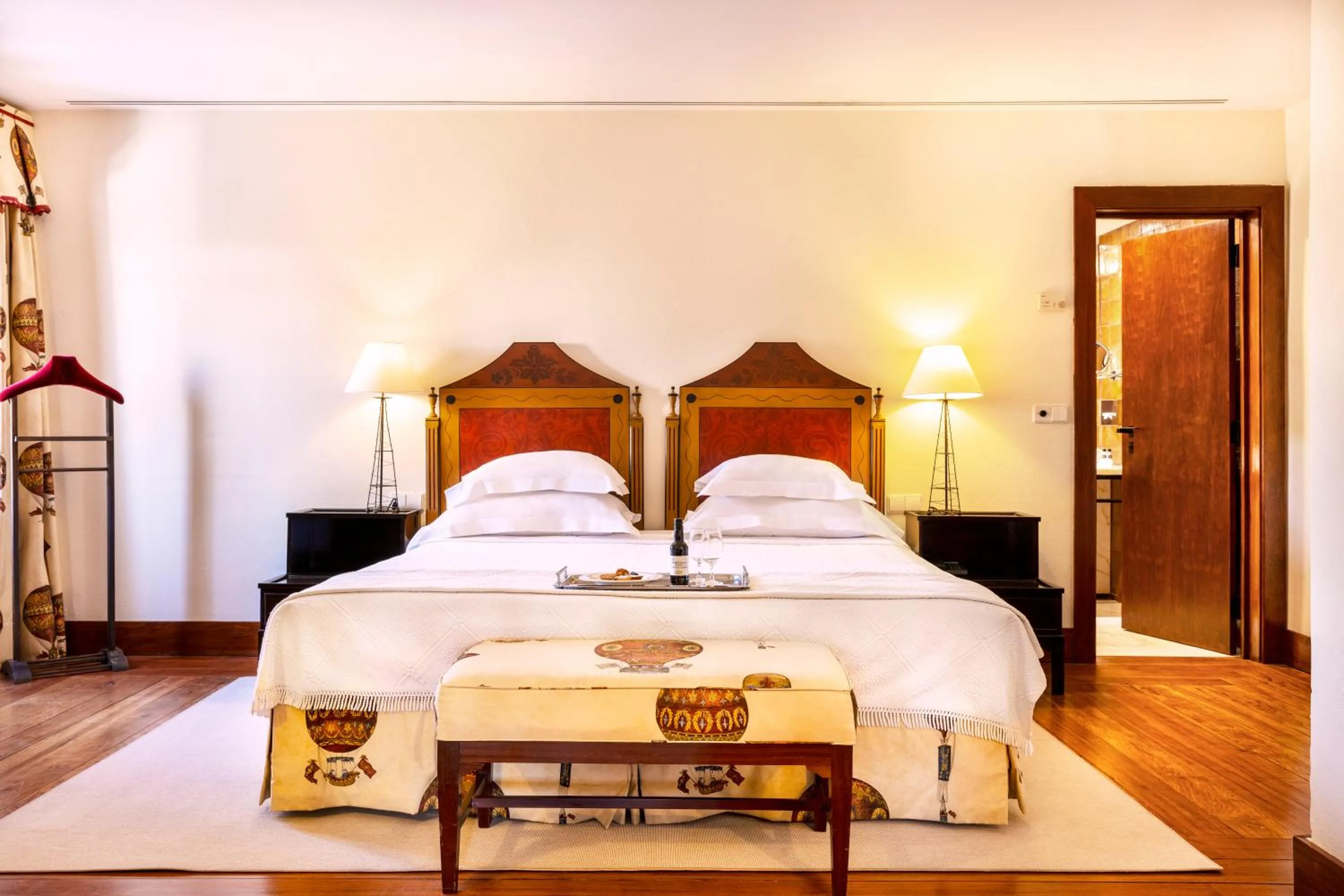 Photo of the whole room, Bed in Pousada Convento de Vila Viçosa