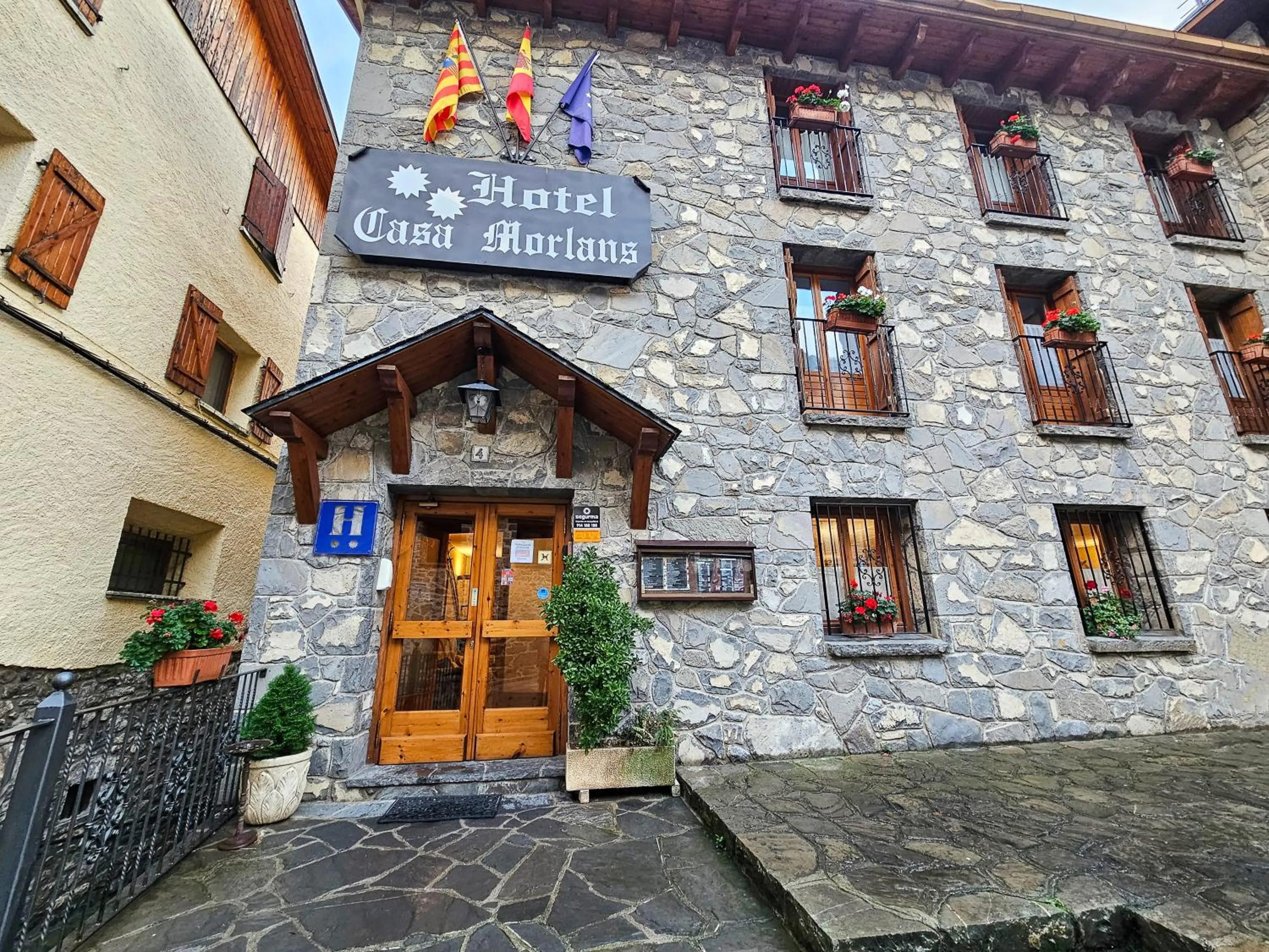 Property building in Hotel Casa Morlans 3000