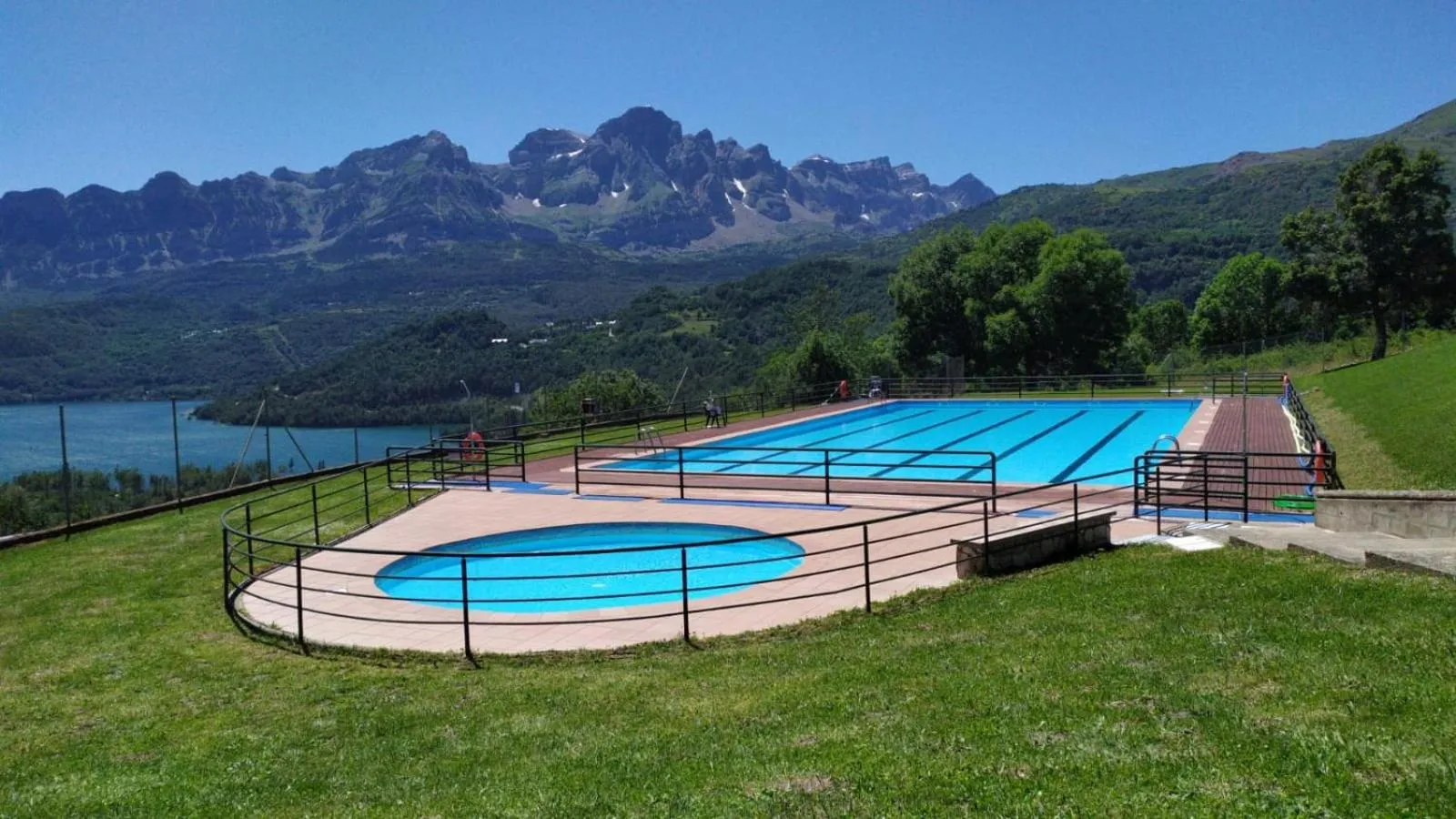 Swimming pool in Hotel Casa Morlans 3000