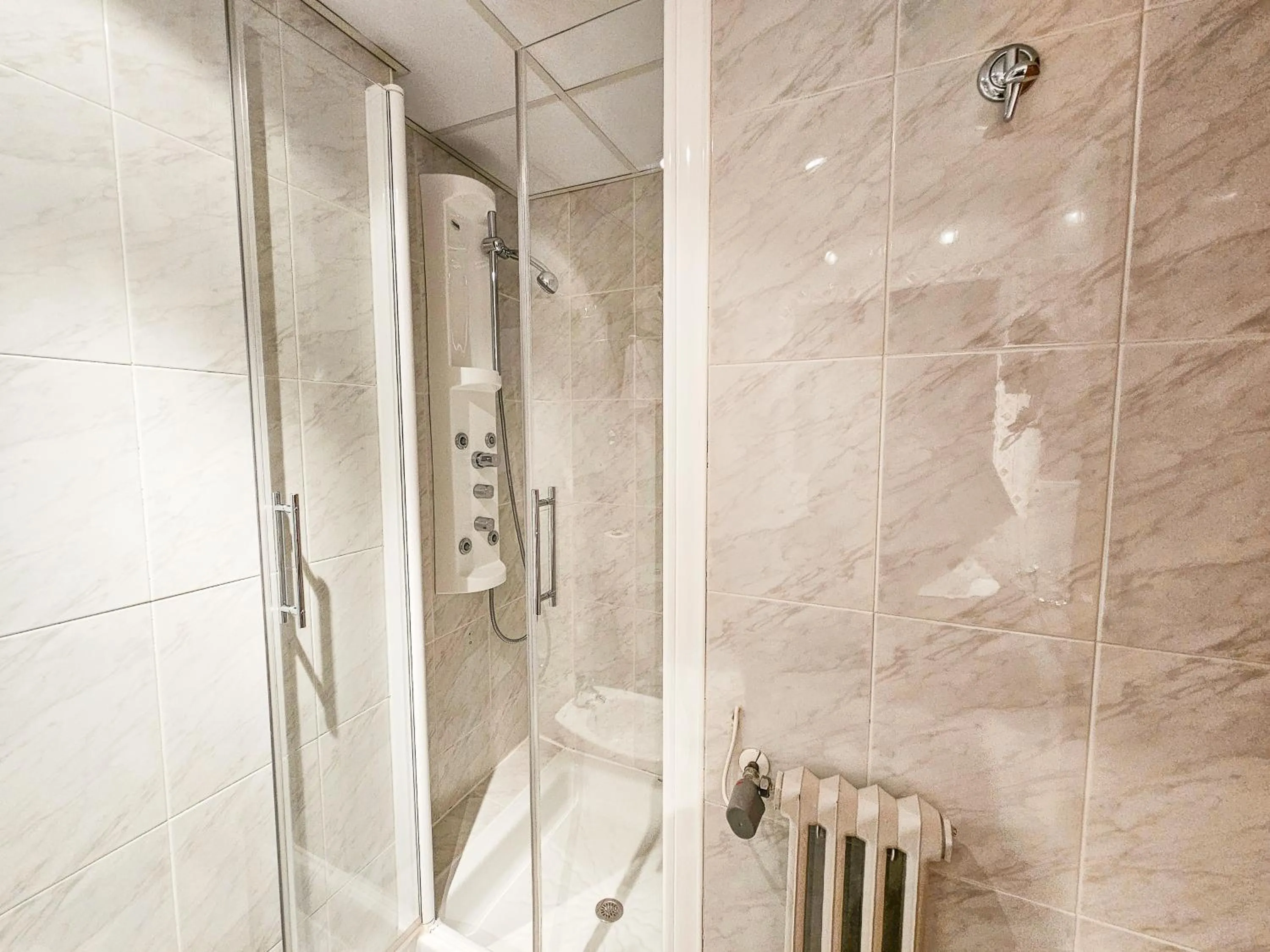 Shower in Hotel Casa Morlans 3000