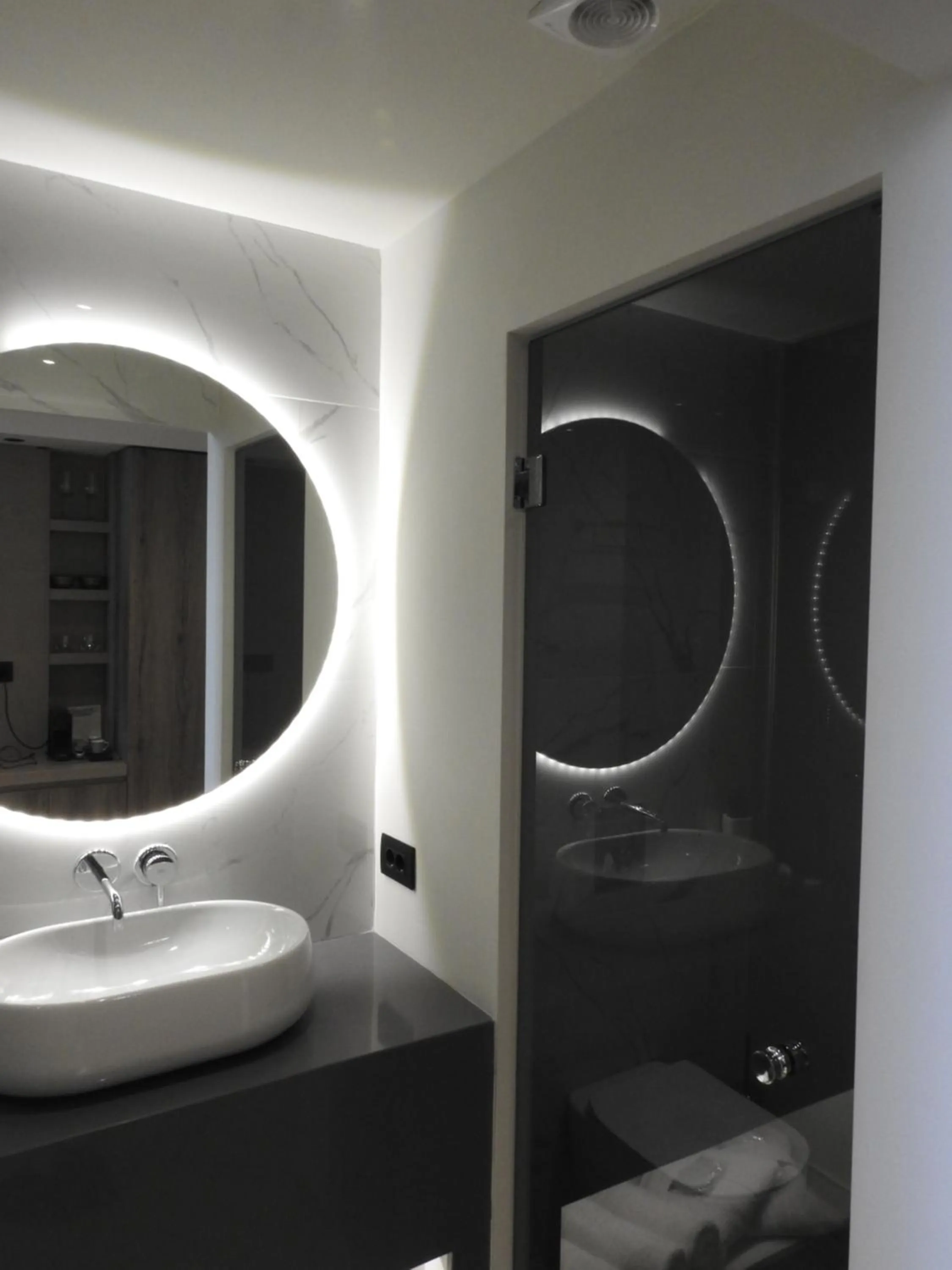 Bathroom in Nikos Ikies