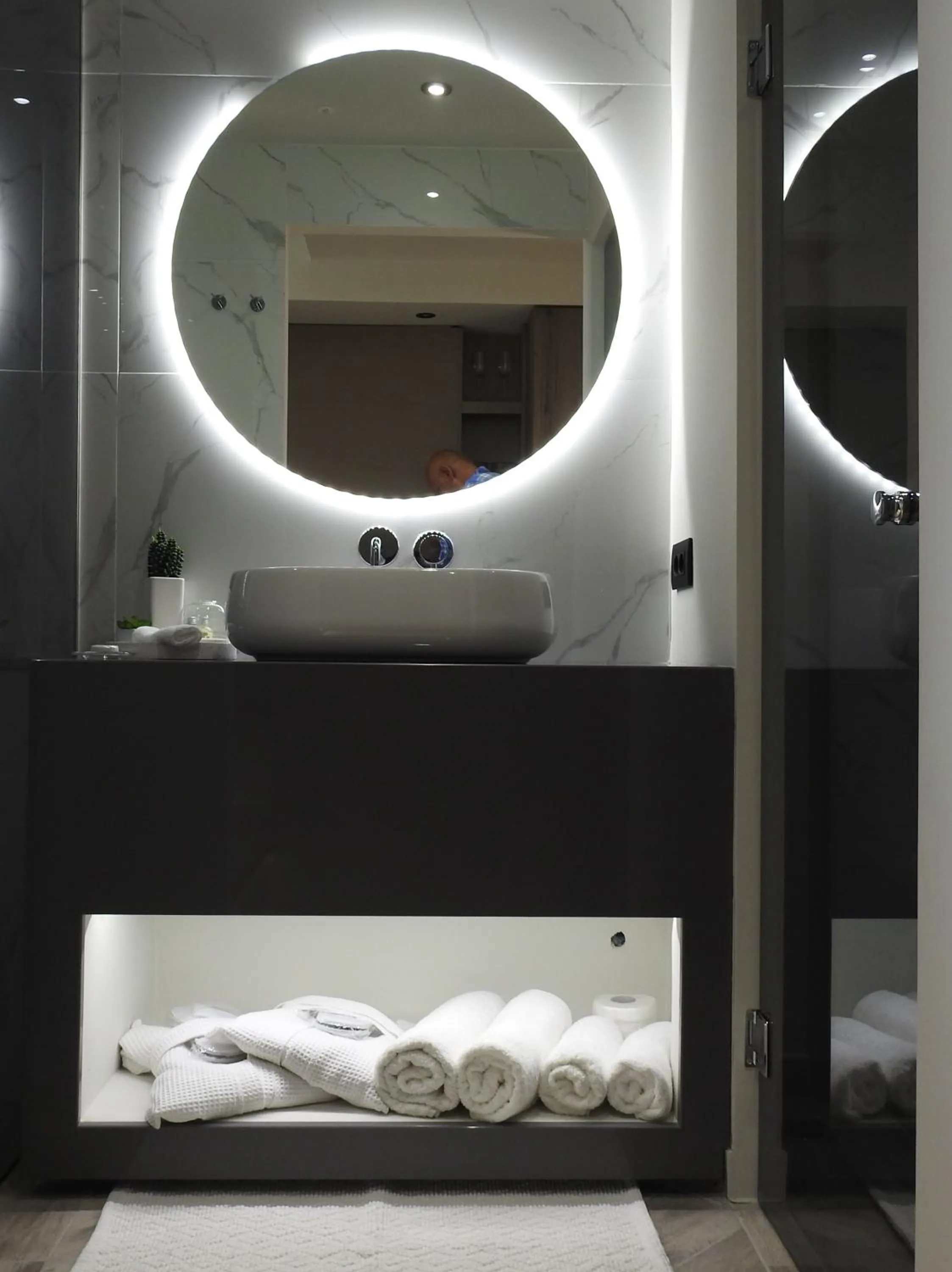 Bathroom, Bed in Nikos Ikies