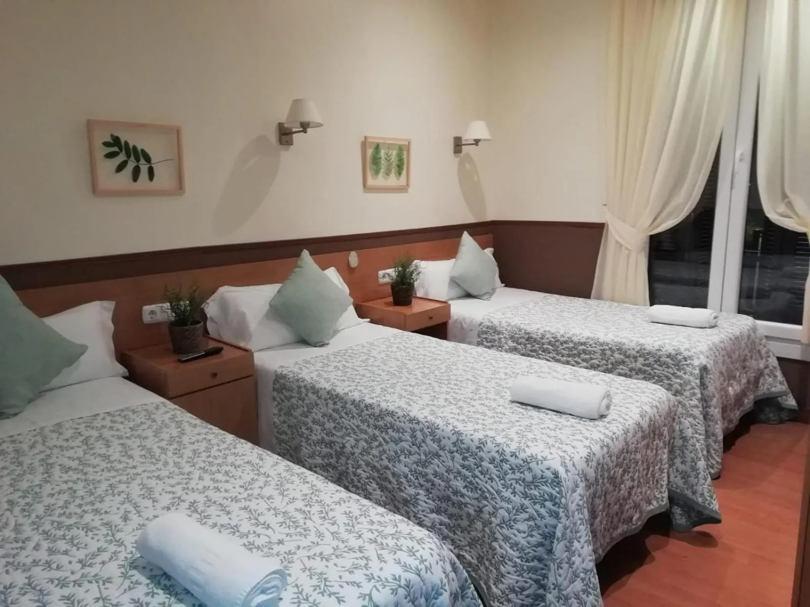 Photo of the whole room, Bed in Pensión San Jerónimo