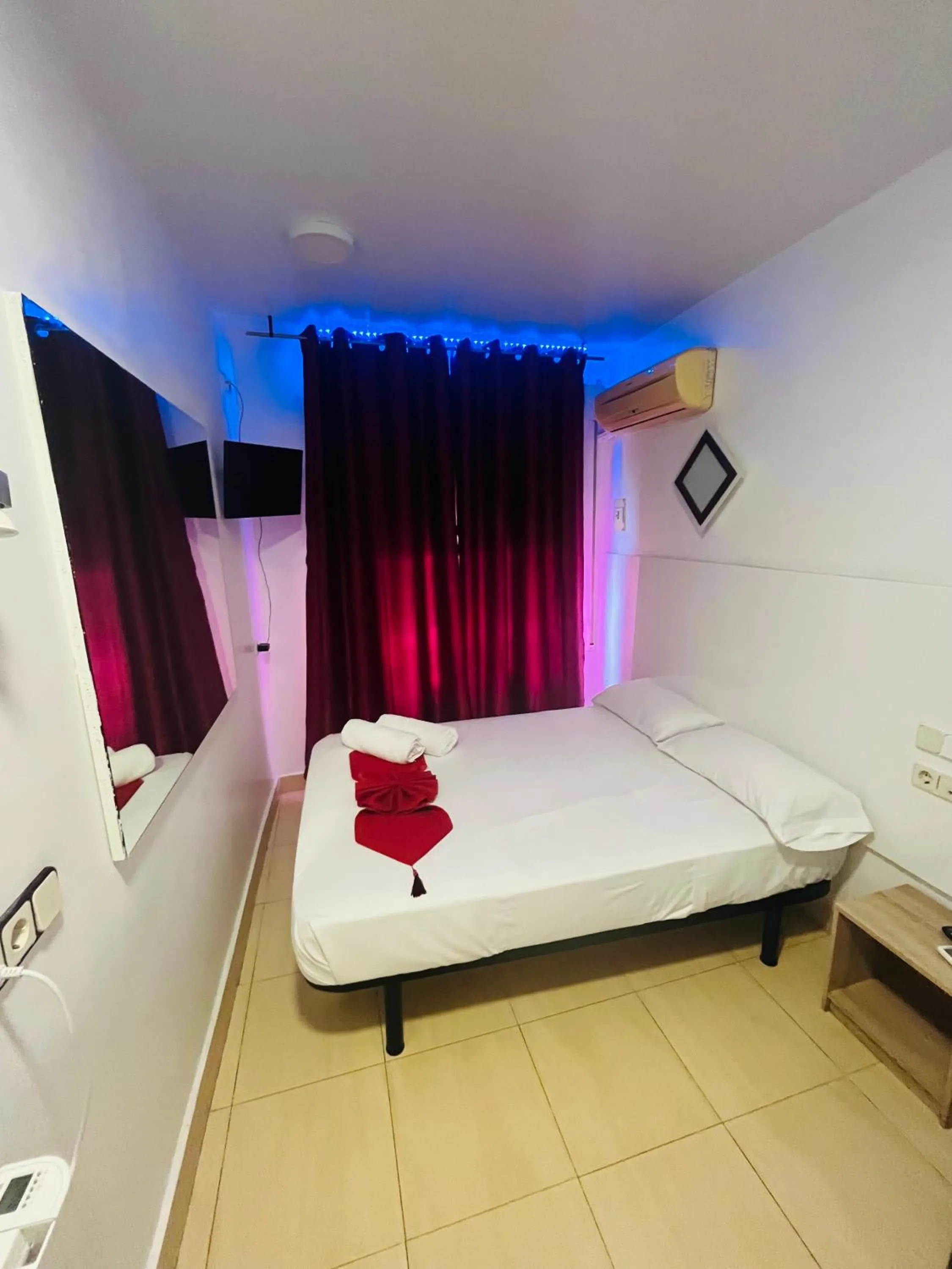 Bedroom, Bed in Hostal Las Vegas