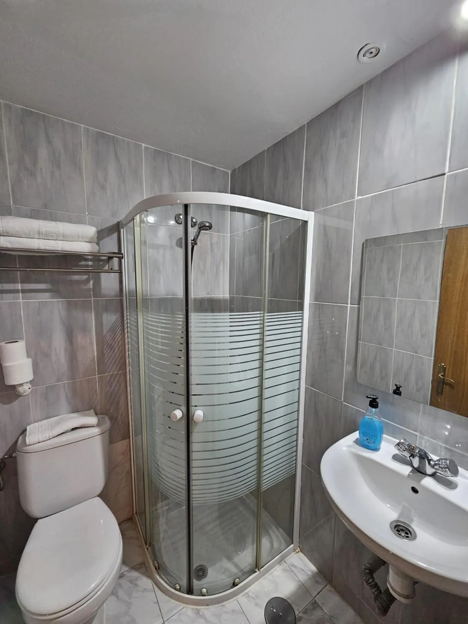 Shower in Hostal Las Vegas