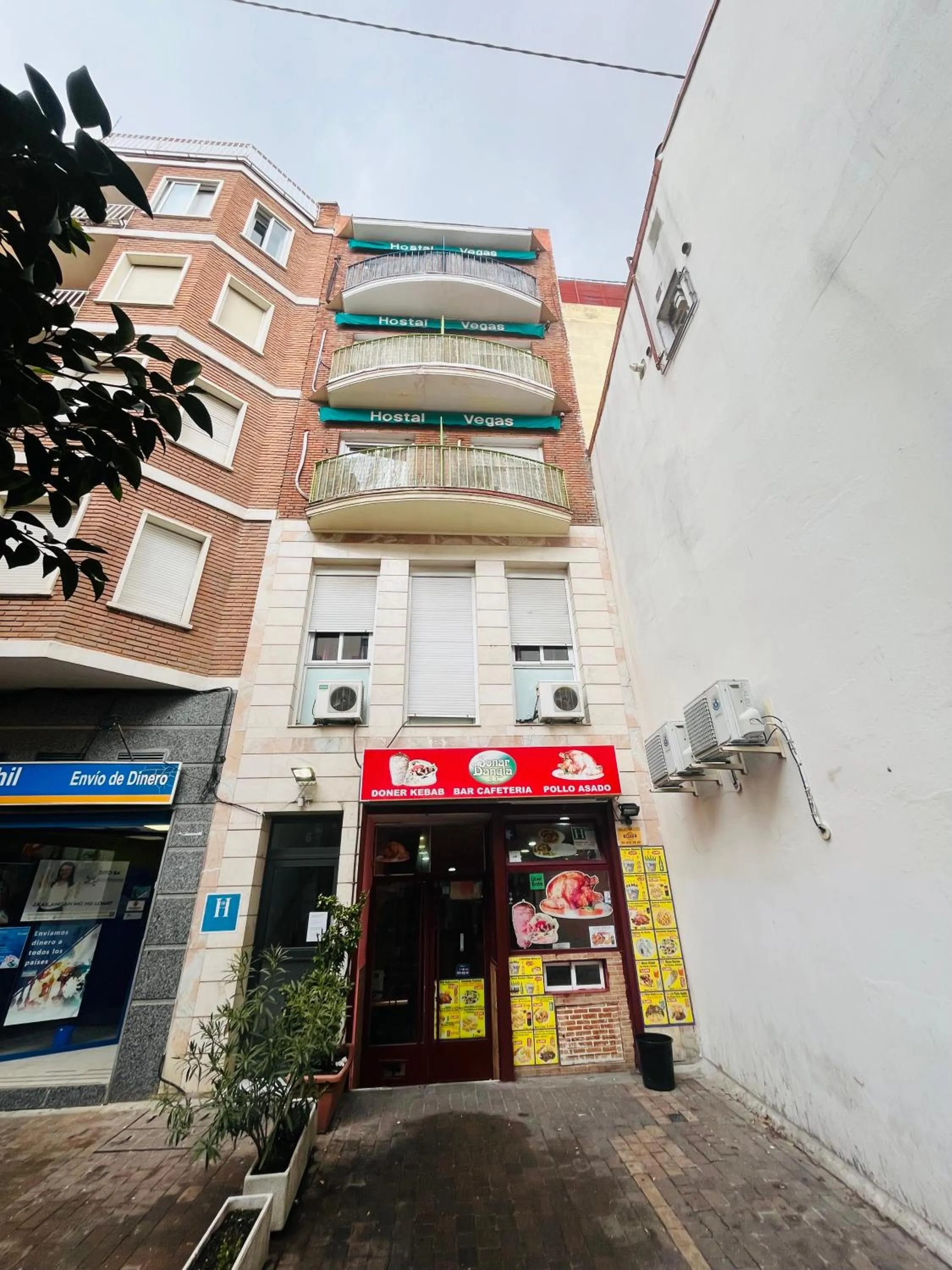 Facade/entrance in Hostal Las Vegas