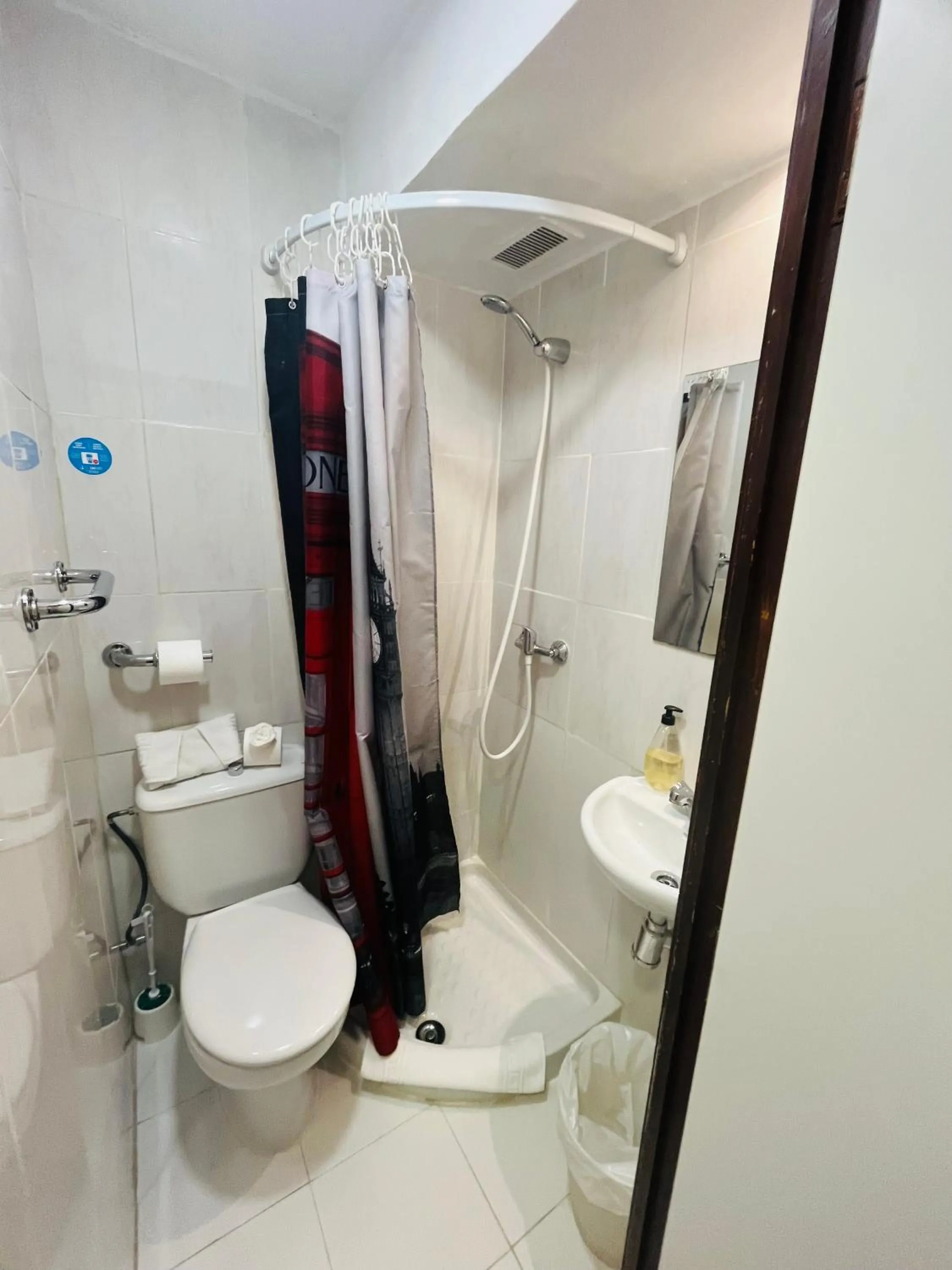 Shower in Hostal Las Vegas