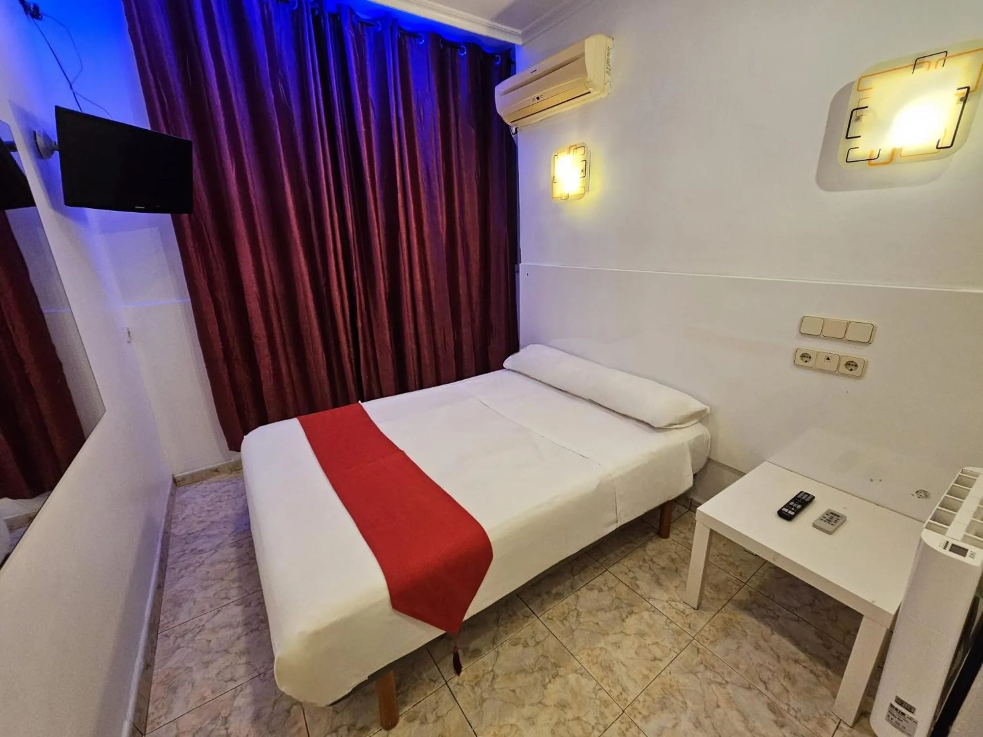 Photo of the whole room, Bed in Hostal Las Vegas