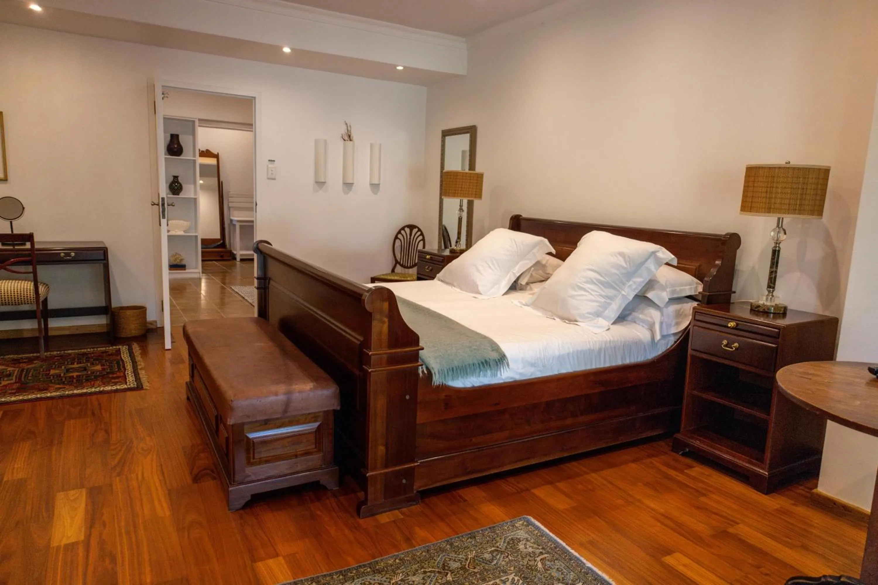 Photo of the whole room, Bed in Schulphoek Seafront House