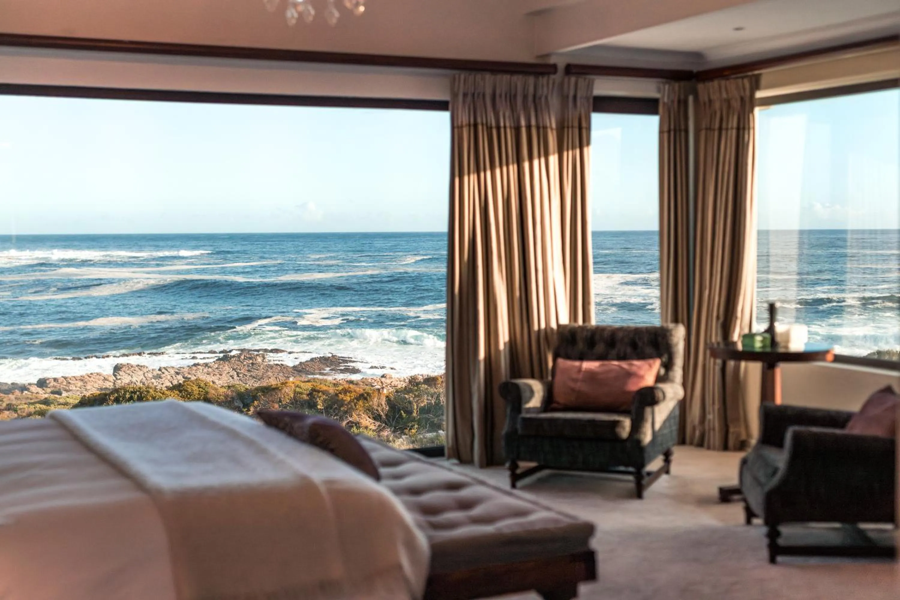 Seating area, Bed in Schulphoek Seafront House