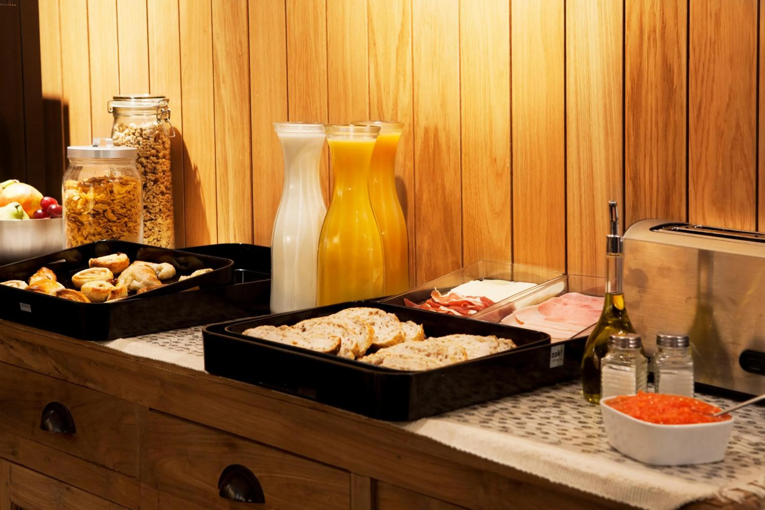 Food and drinks in Artrip Hotel