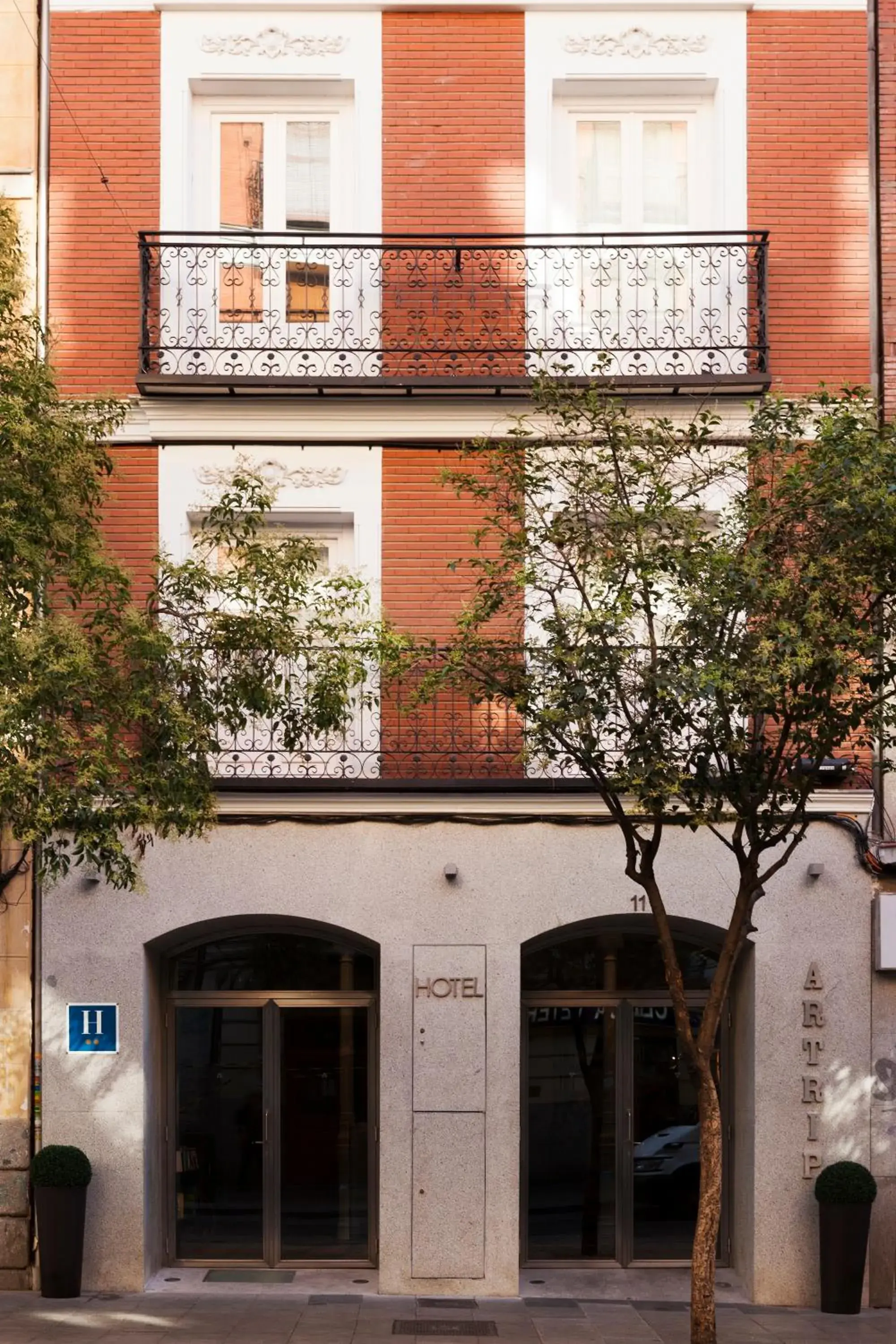 Facade/entrance in Artrip Hotel Facade/entrance in Artrip Hotel