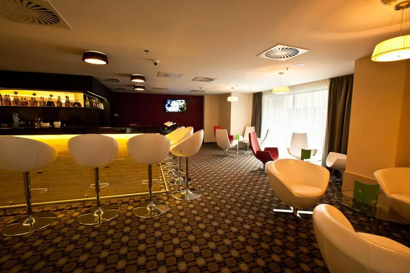 Lounge or bar in Holiday Inn Łódź by IHG Lounge or bar in Holiday Inn Łódź by IHG