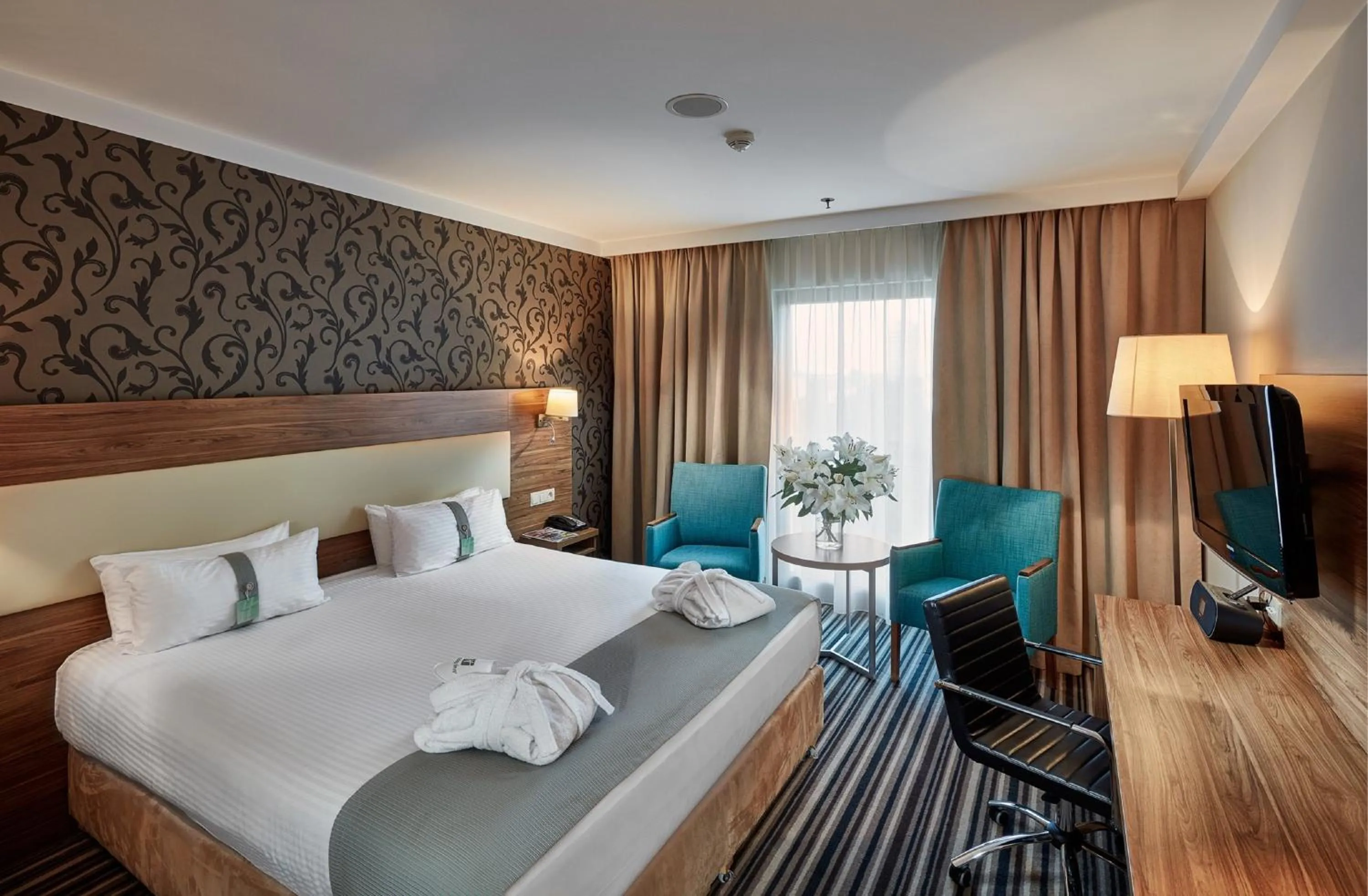 Photo of the whole room, Bed in Holiday Inn Łódź by IHG