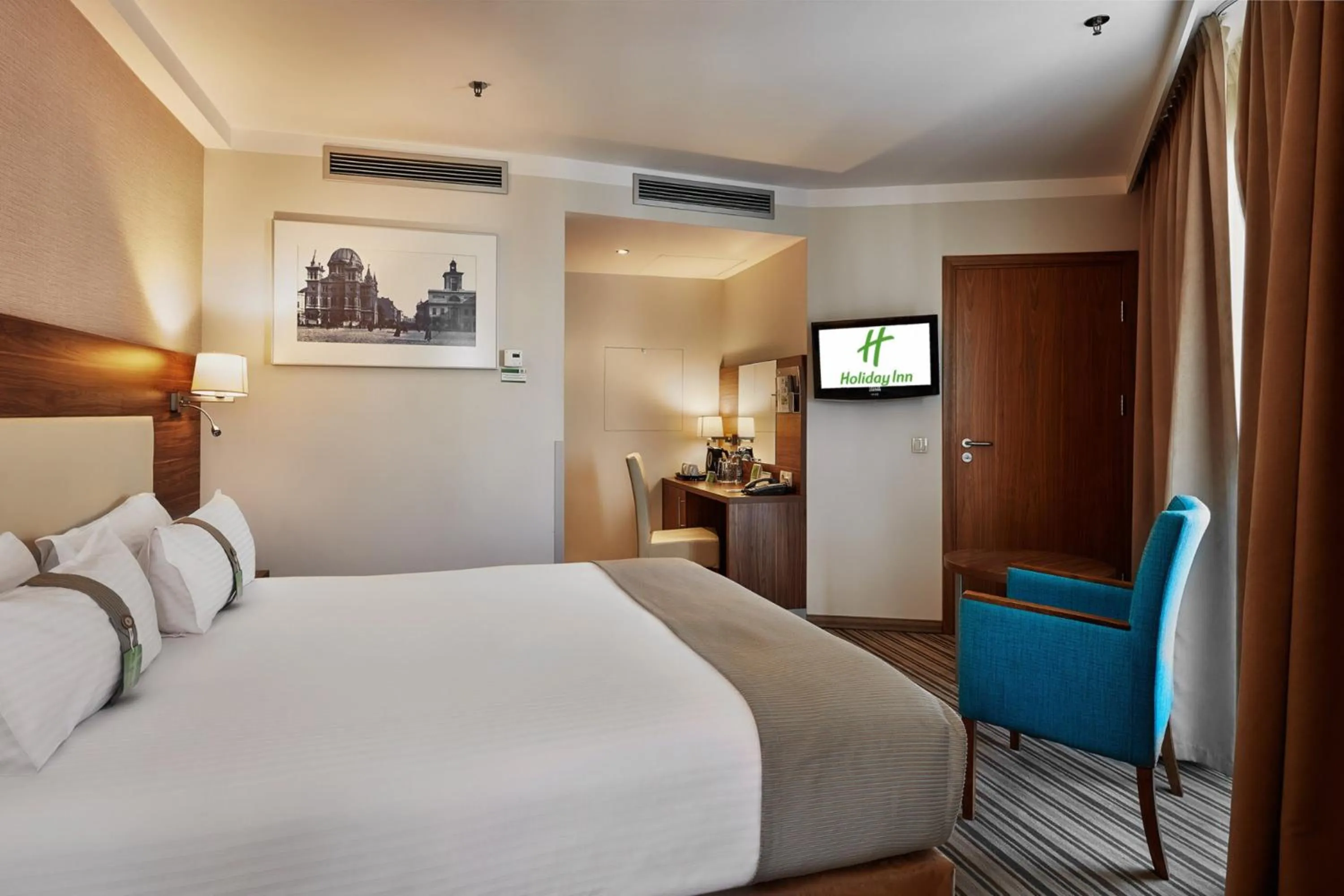 Photo of the whole room, Bed in Holiday Inn Łódź by IHG