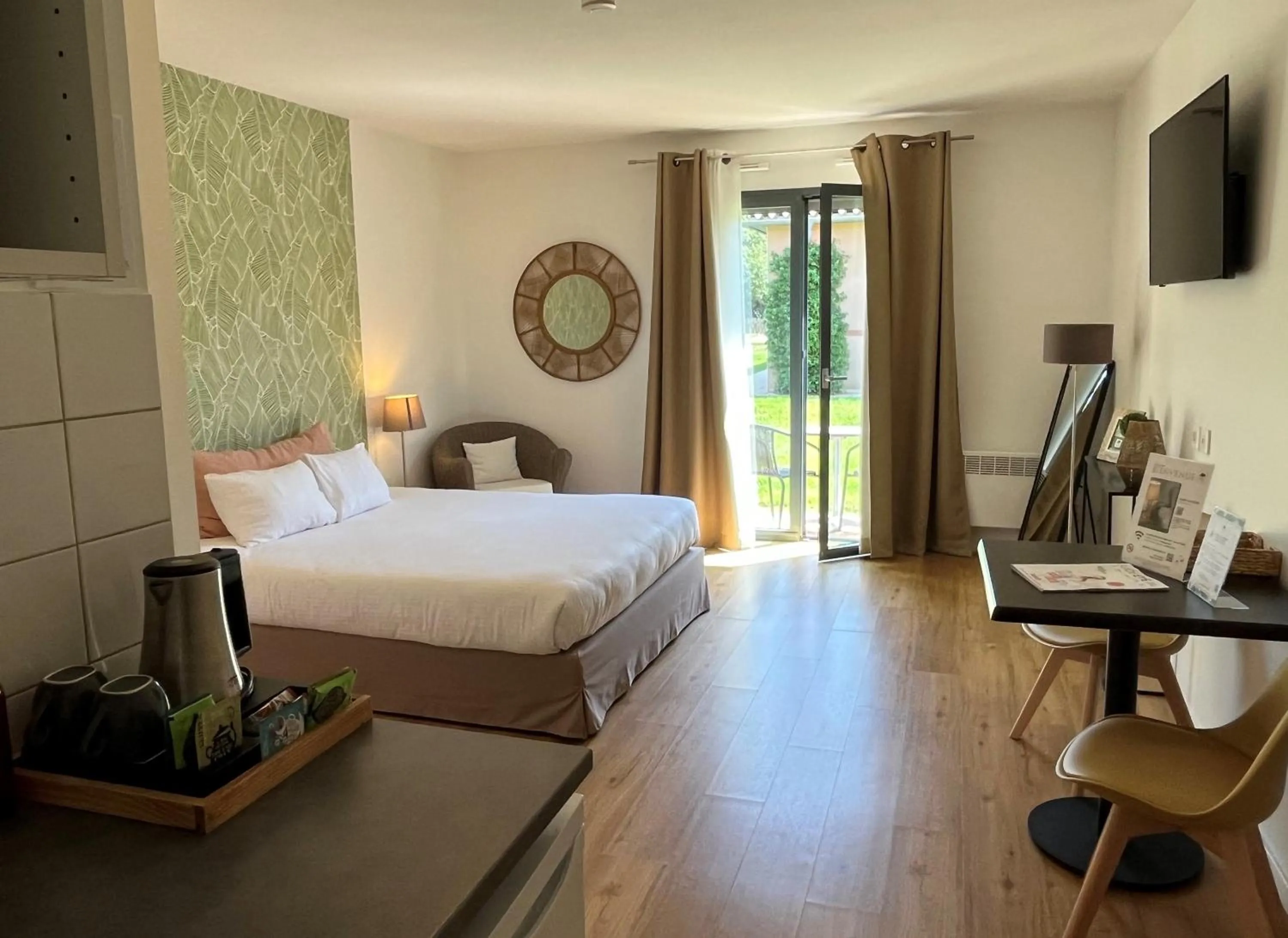 Bed in Hôtel & Events LE PATIO OCCITAN Toulouse Ouest - Cugnaux