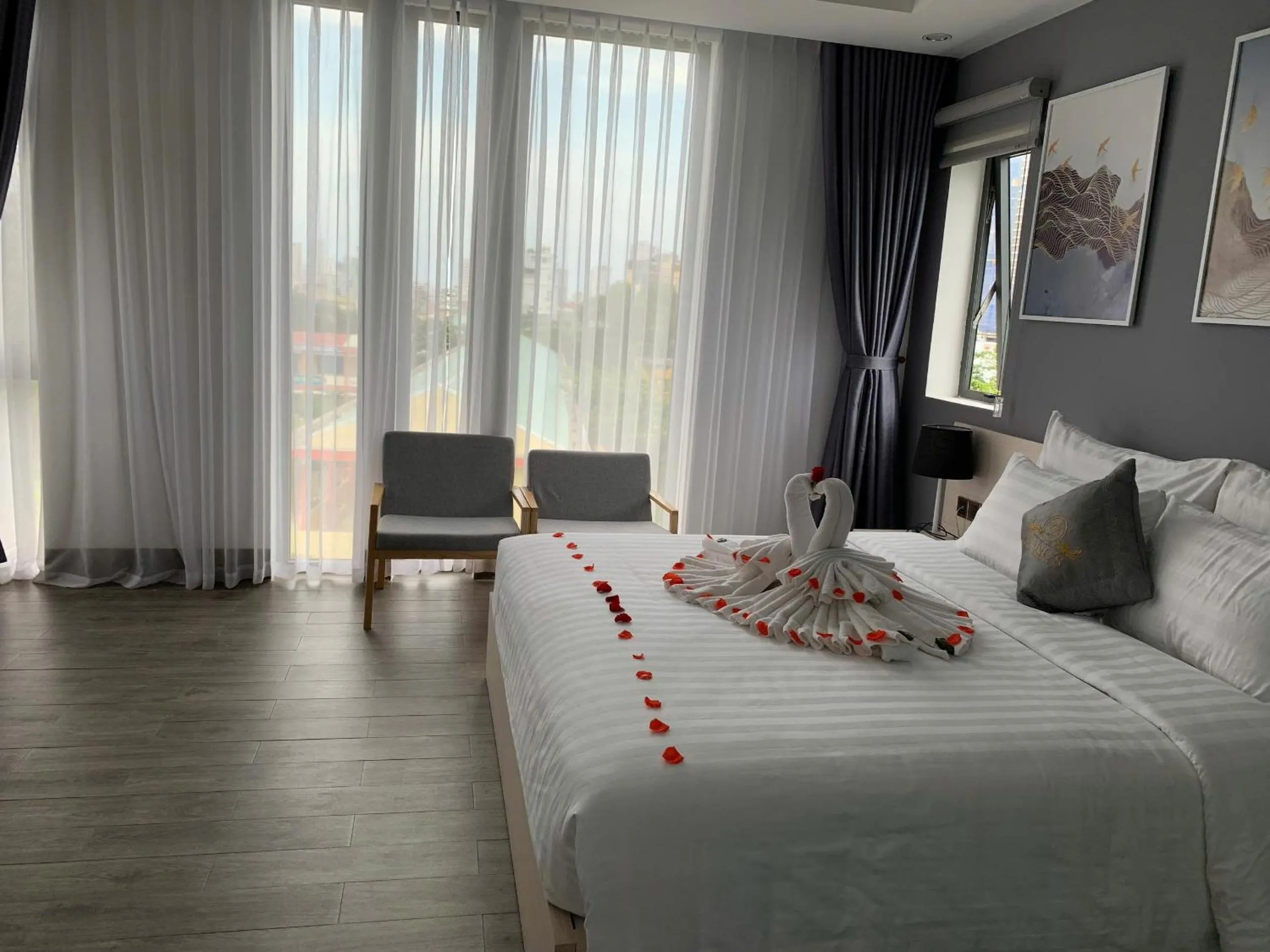 Photo of the whole room, Bed in Dang's Hotel