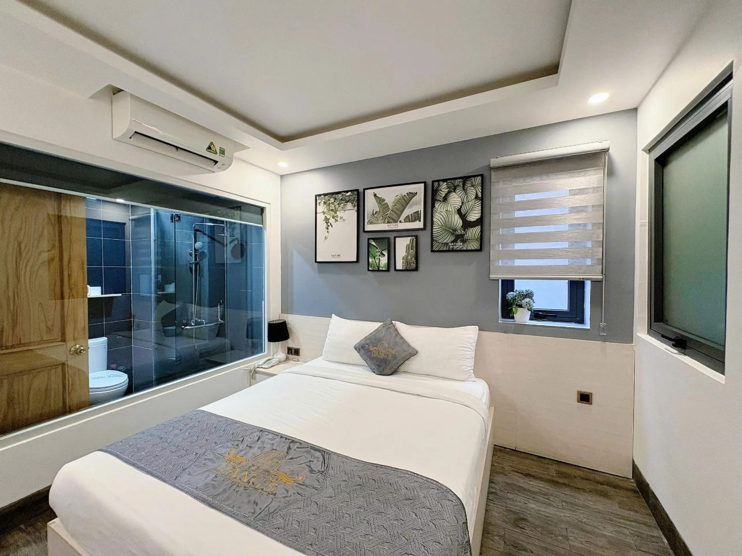 Photo of the whole room, Bed in Dang's Hotel