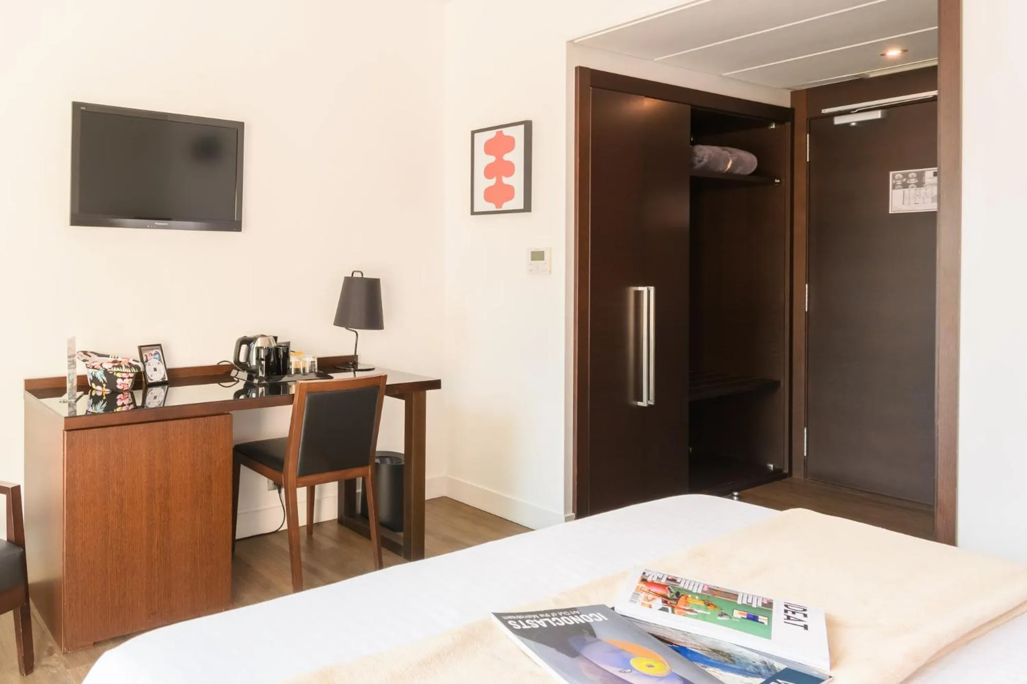 Photo of the whole room, Bed in Hype Hôtel