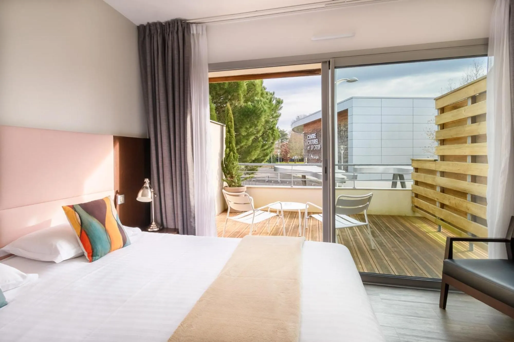 Photo of the whole room, Bed in Hype Hôtel