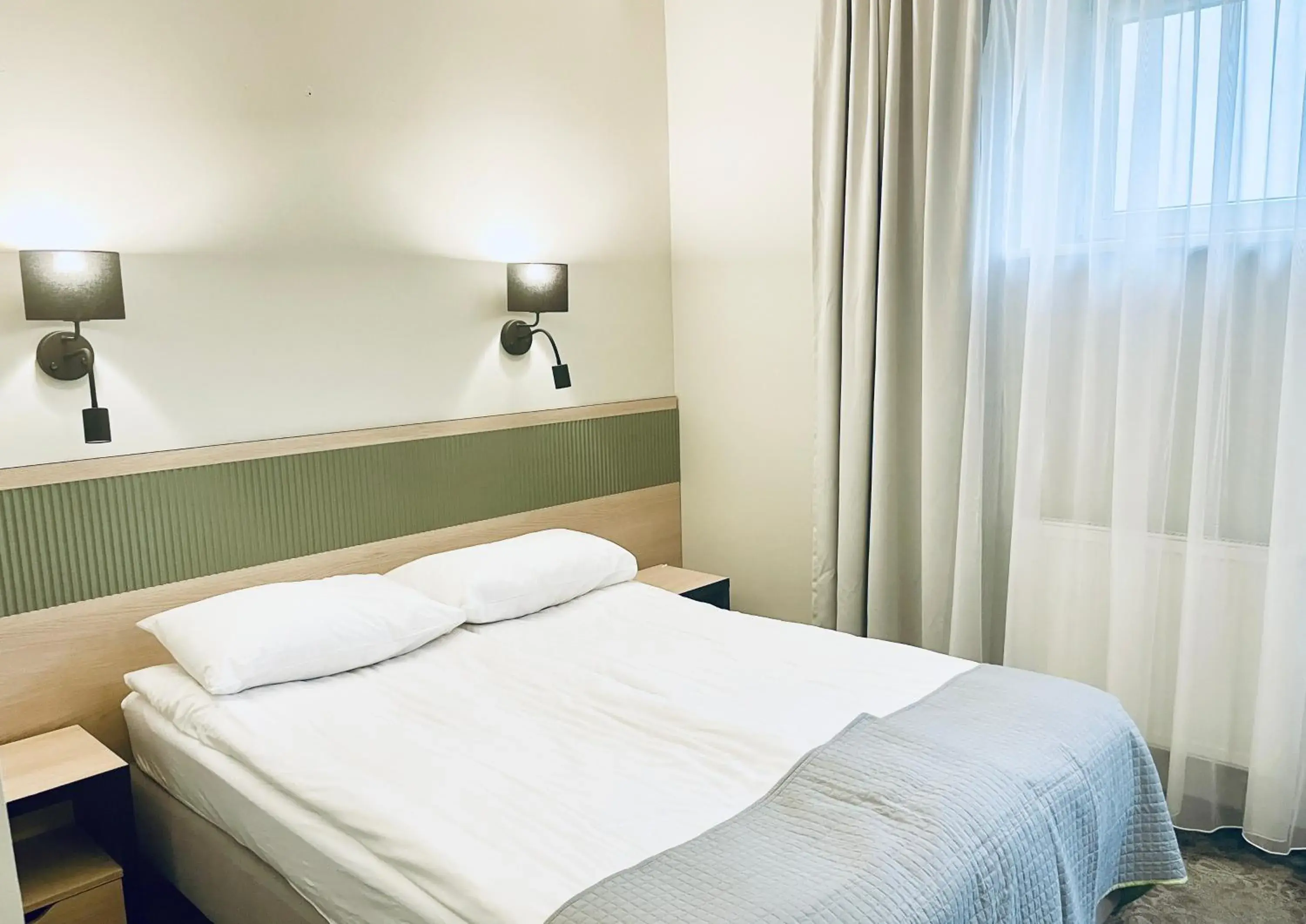Standard Single Room with Shower in Hotel z Sanatorium Uzdrowiskowym Knieja Spa&Wellness Standard Single Room with Shower in Hotel z Sanatorium Uzdrowiskowym Knieja Spa&Wellness