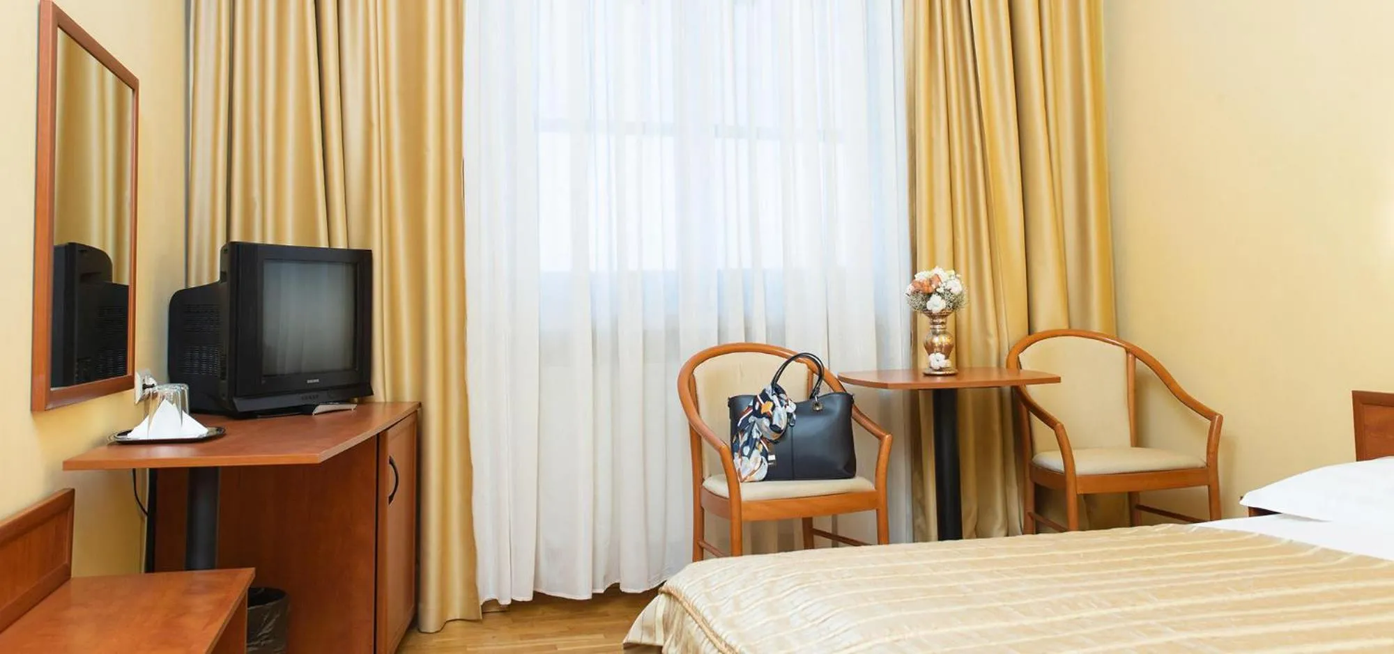 TV and multimedia, Bed in Hotel Fenyõ Conference & Spa