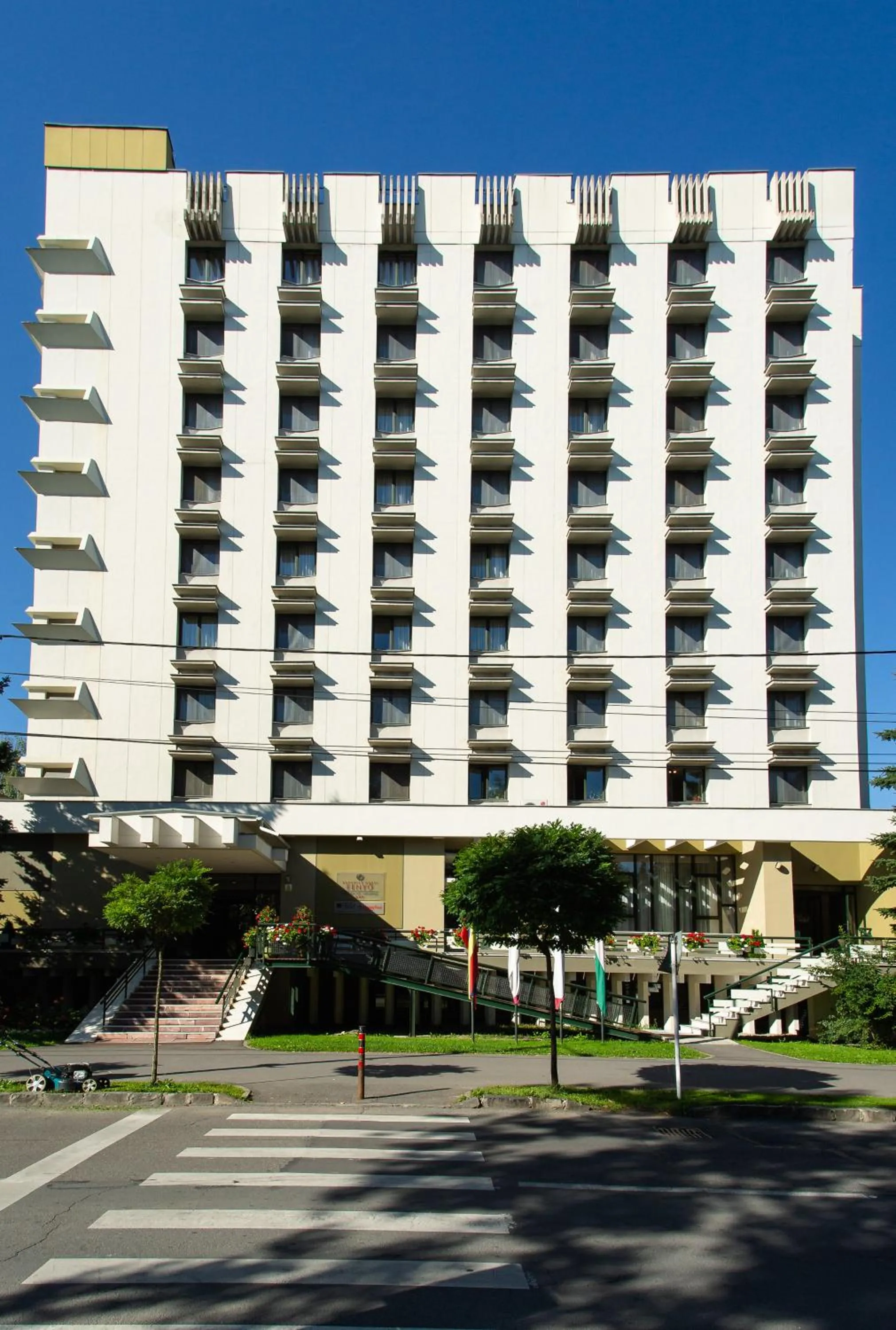 Facade/entrance in Hotel Fenyõ Conference & Spa