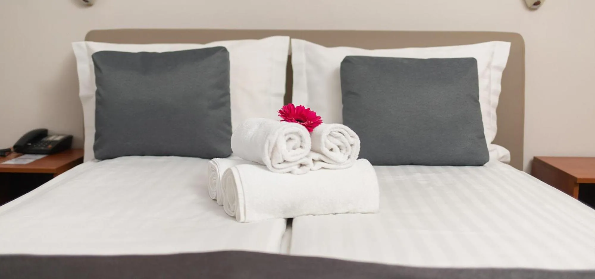 Bed in Hotel Fenyõ Conference & Spa