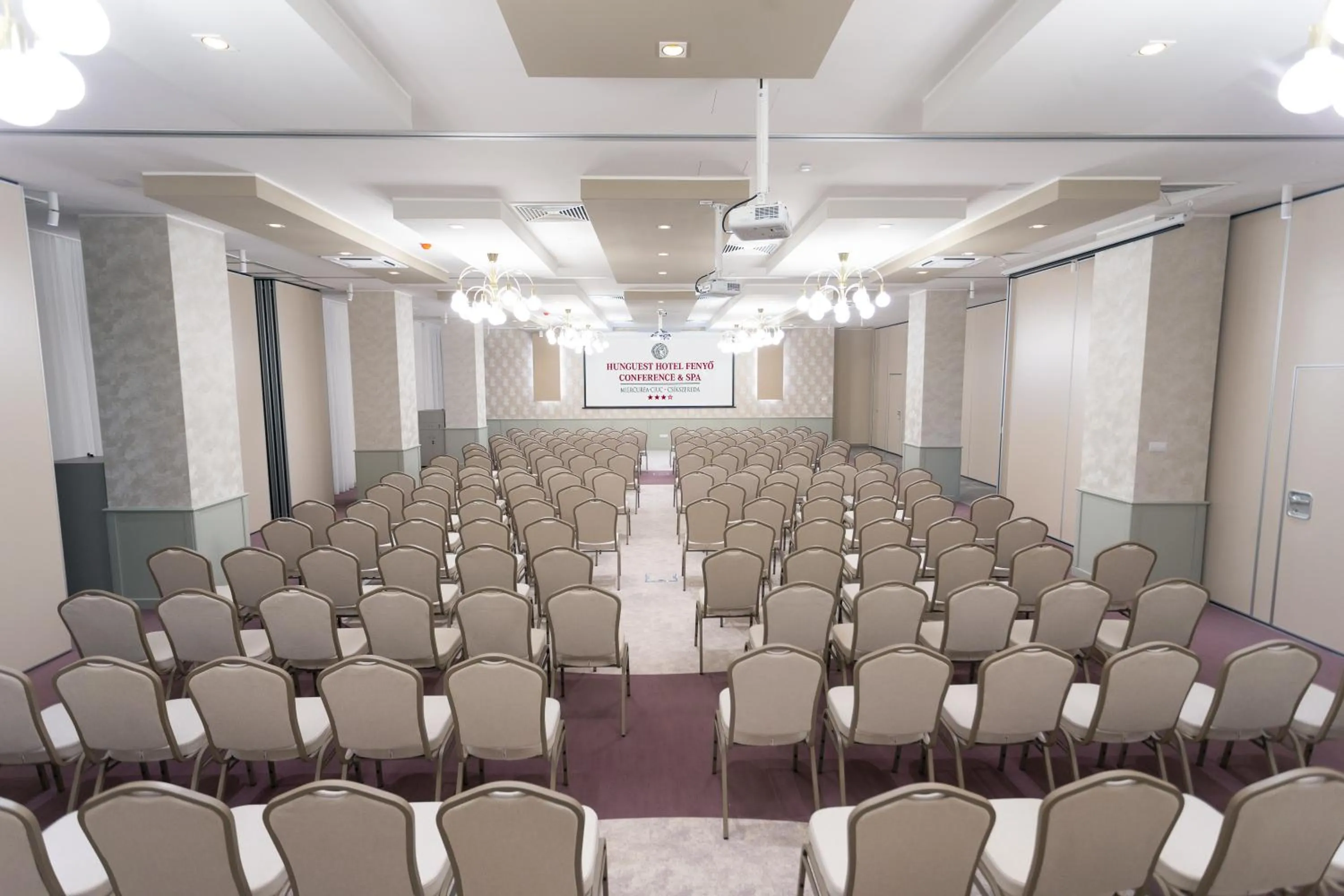 Meeting/conference room in Hotel Fenyõ Conference & Spa
