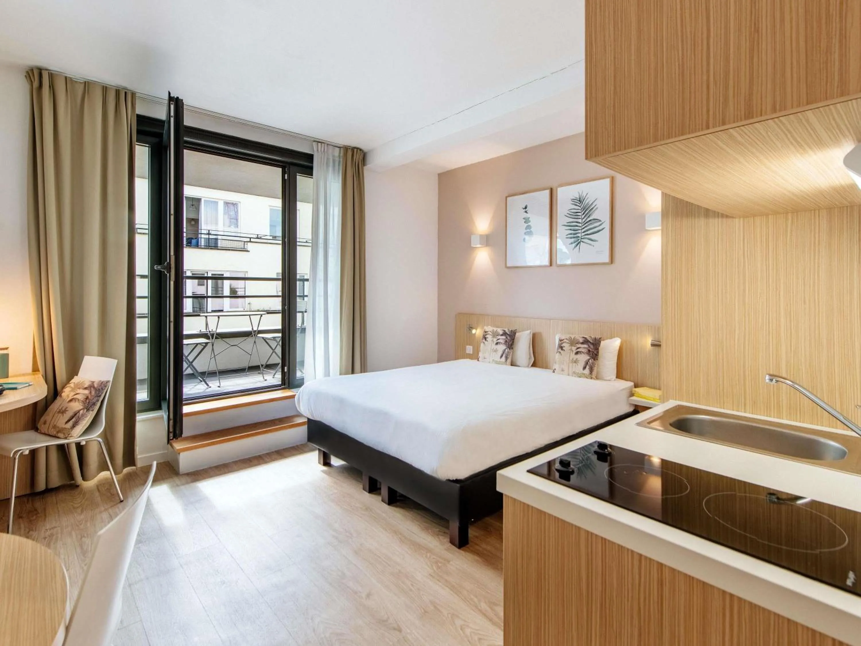 Bedroom, Bed in Aparthotel Adagio Access Bruxelles Europe Aparthotel