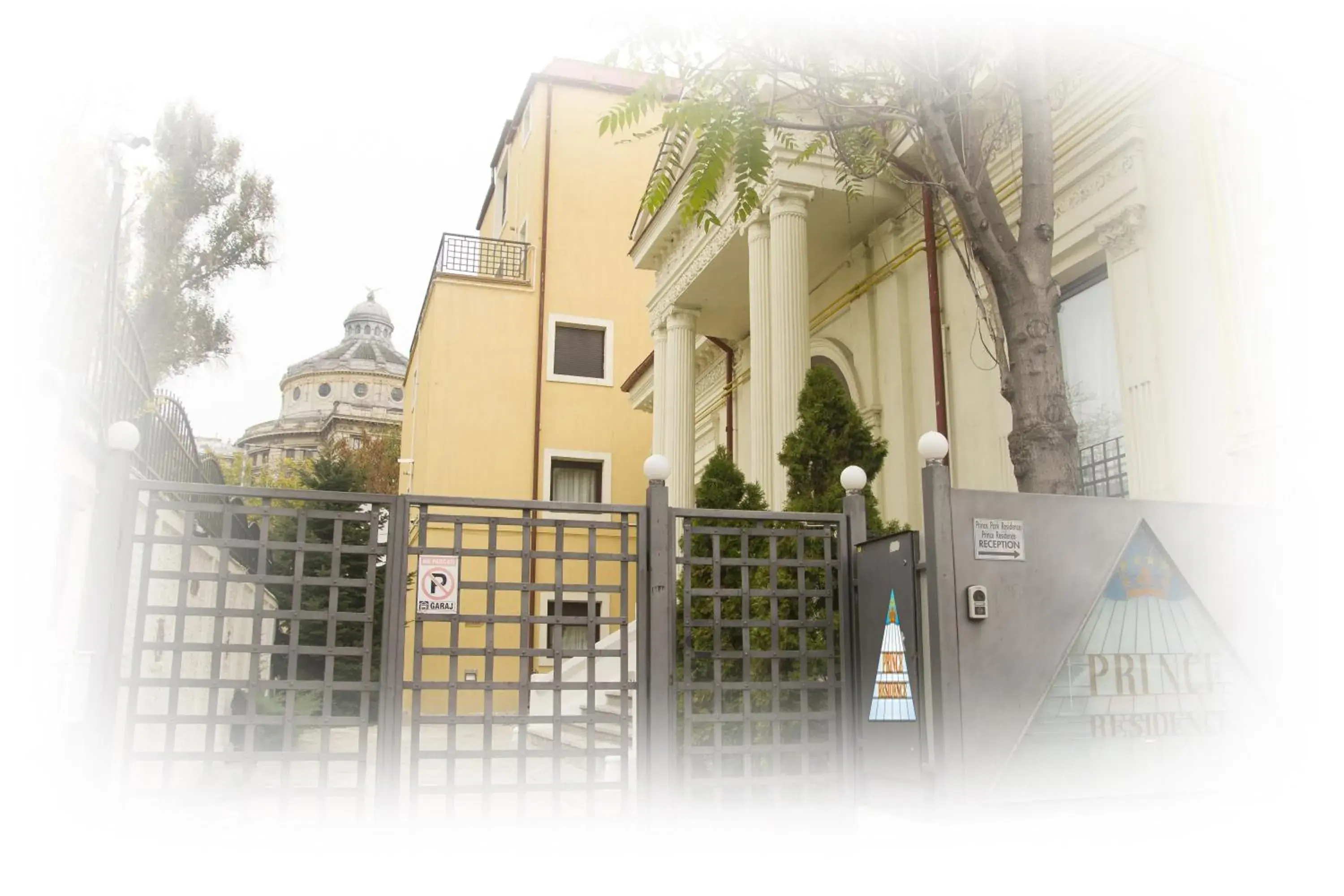 Facade/entrance in Prince Residence Apartments Facade/entrance in Prince Residence Apartments