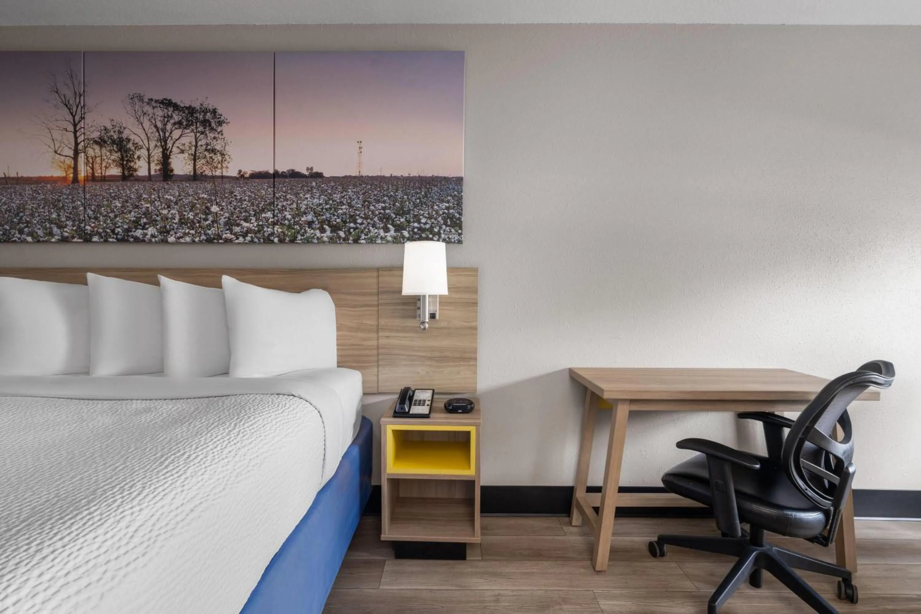 Photo of the whole room, Bed in Days Inn by Wyndham Alma